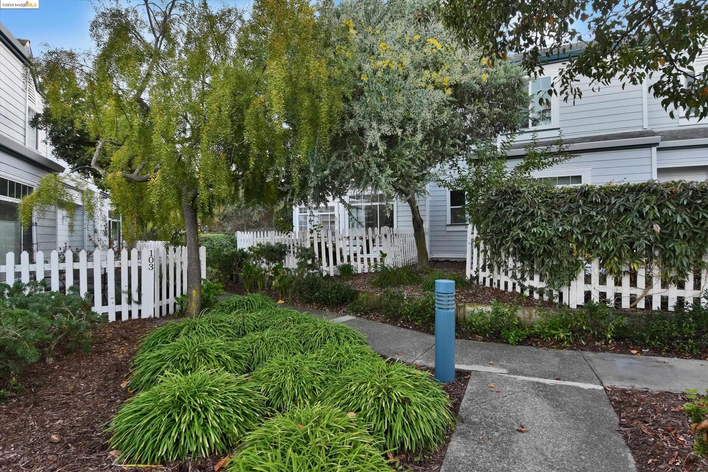 319 Commodore Dr