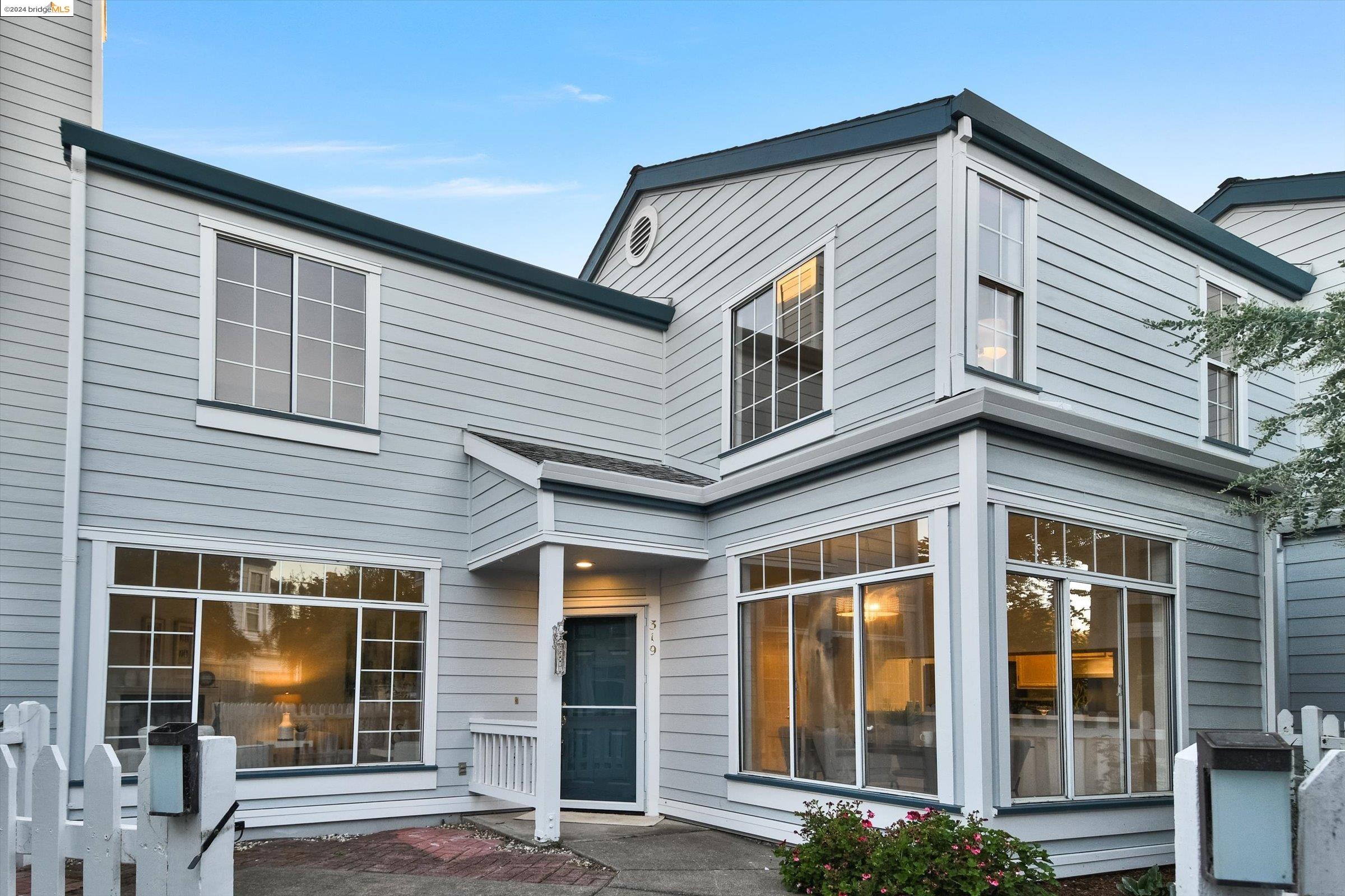 319 Commodore Dr