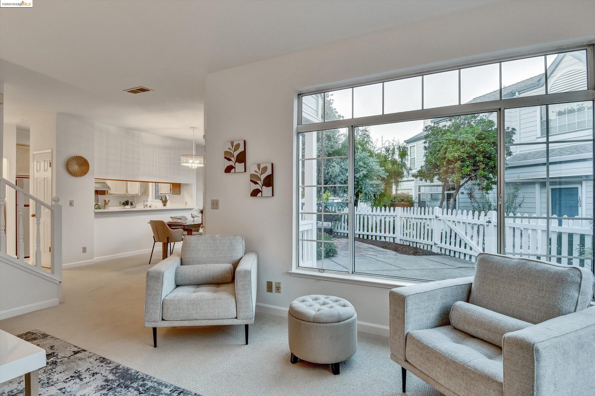319 Commodore Dr