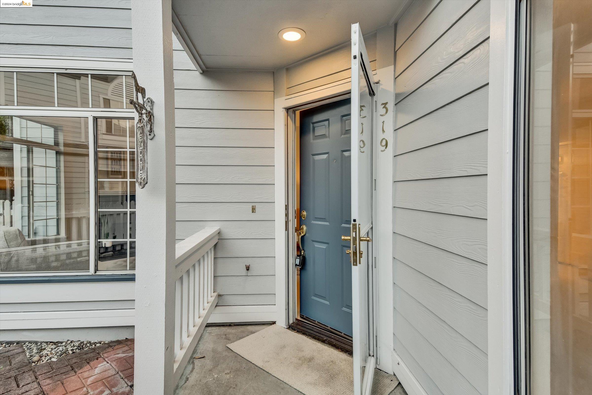 319 Commodore Dr