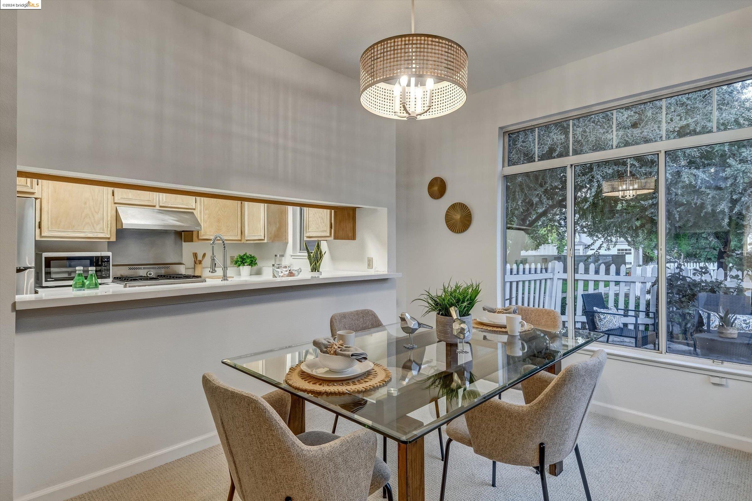319 Commodore Dr