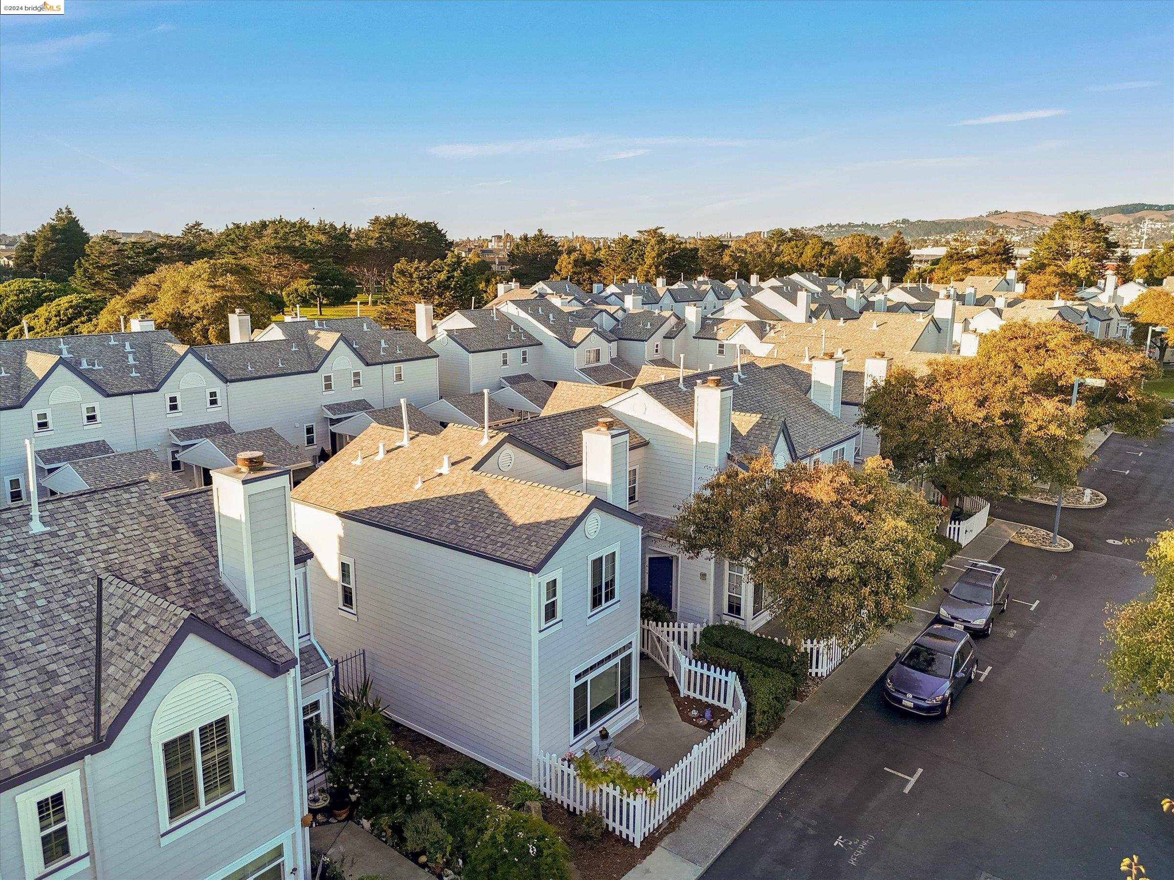 319 Commodore Dr