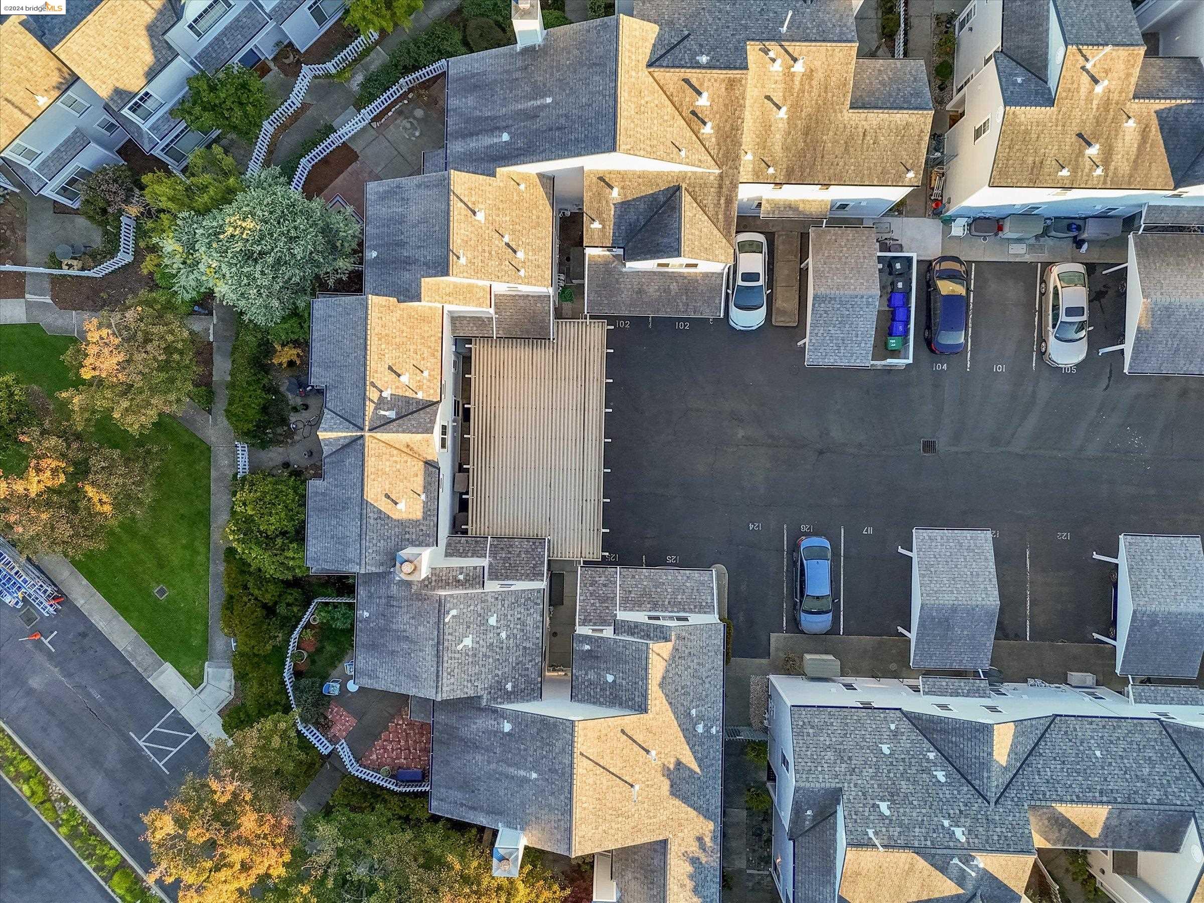 319 Commodore Dr