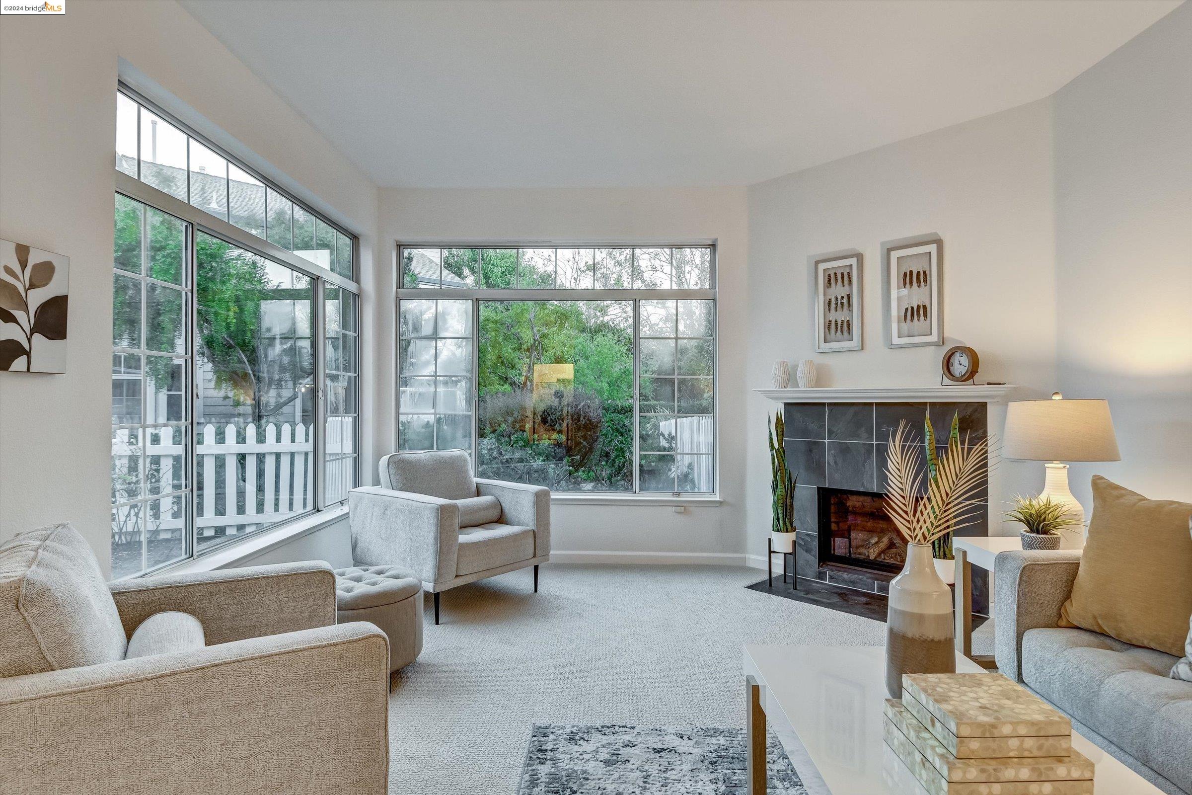 319 Commodore Dr