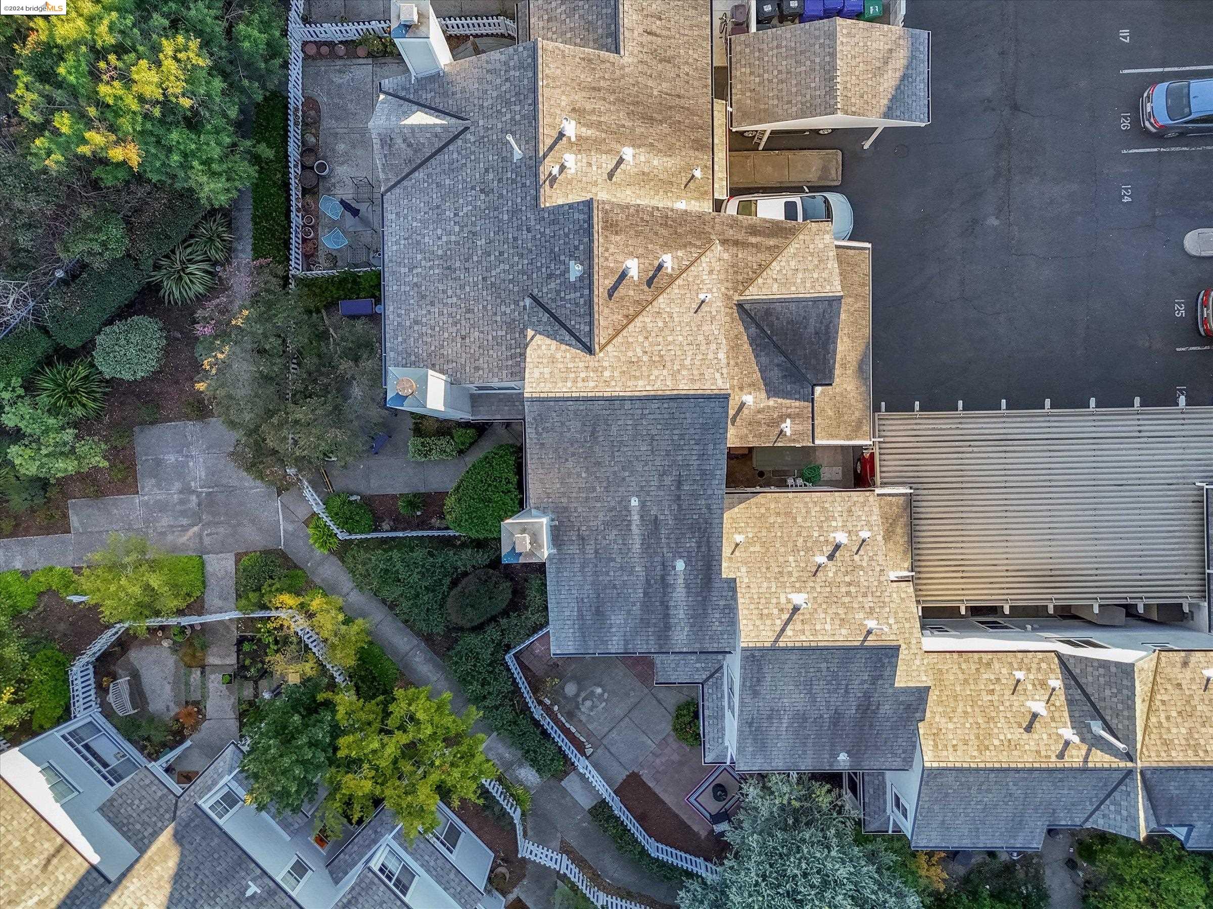319 Commodore Dr