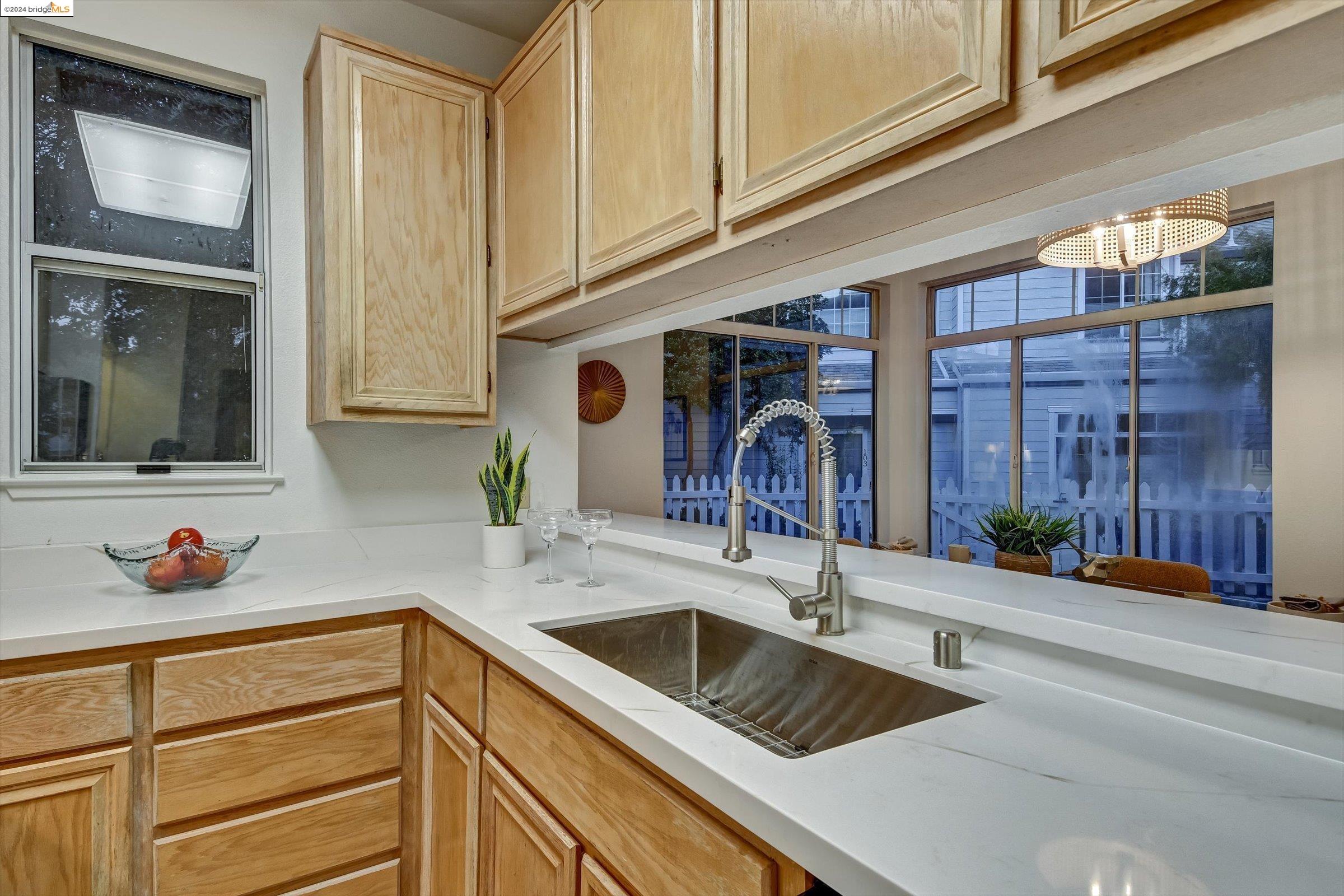319 Commodore Dr