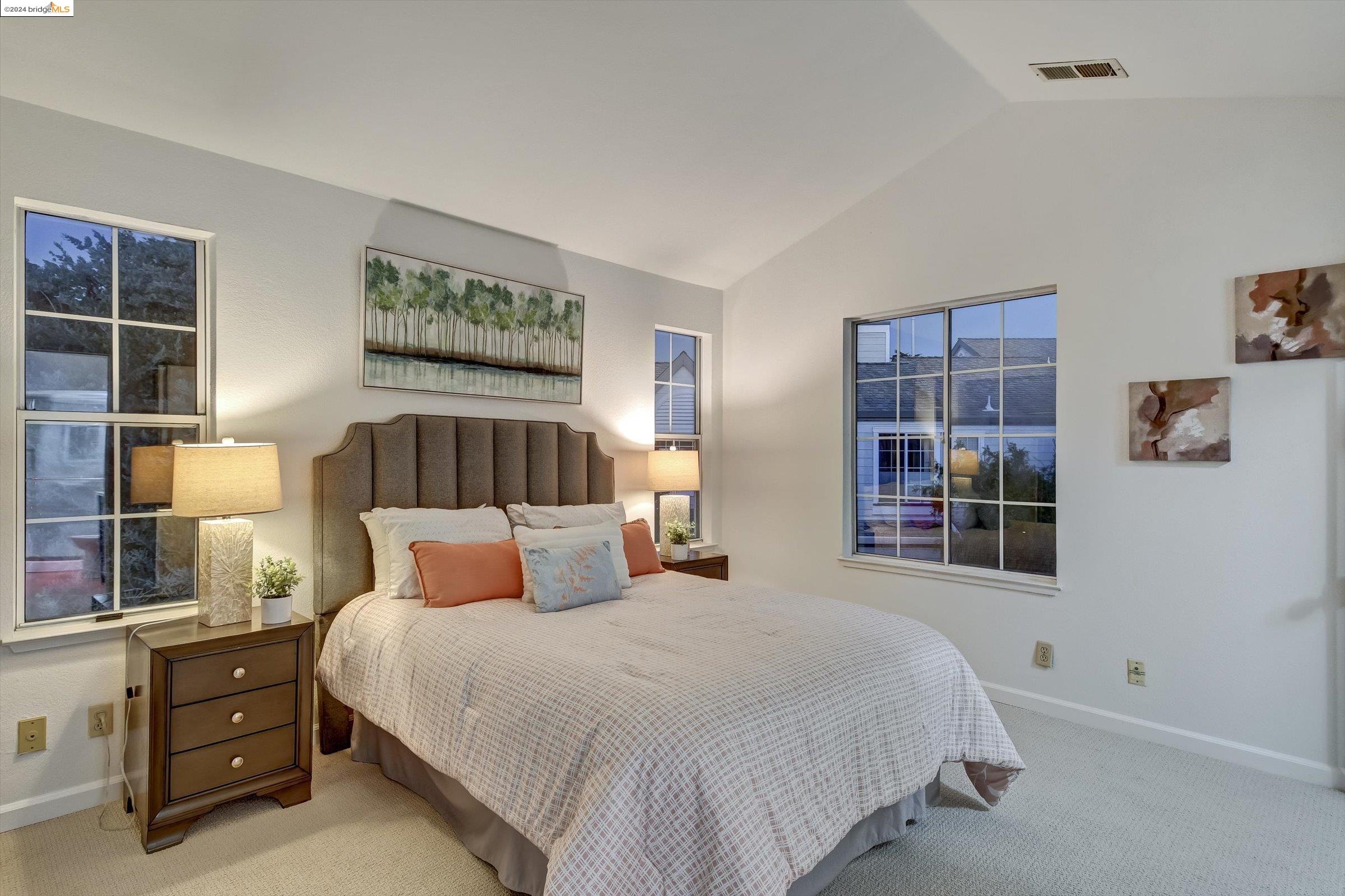 319 Commodore Dr