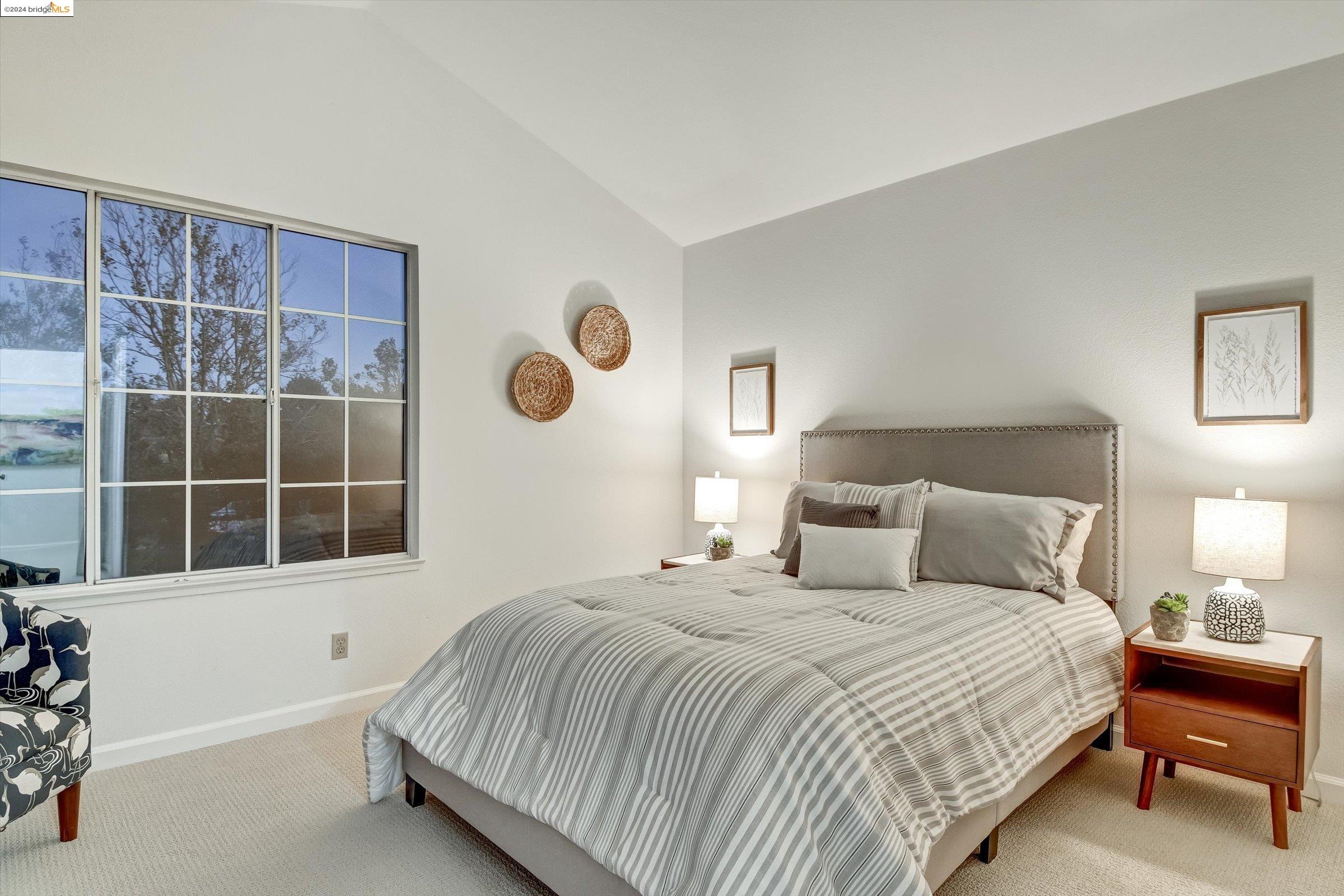 319 Commodore Dr