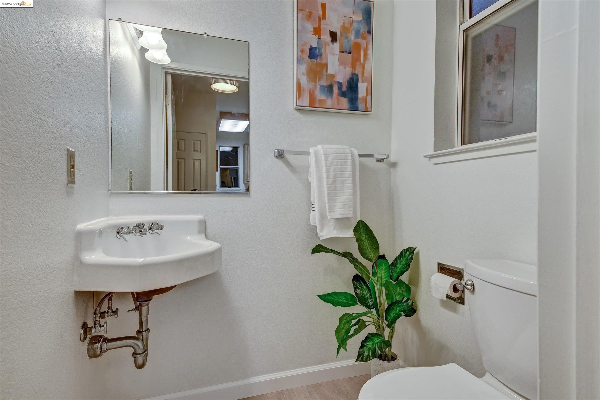 319 Commodore Dr