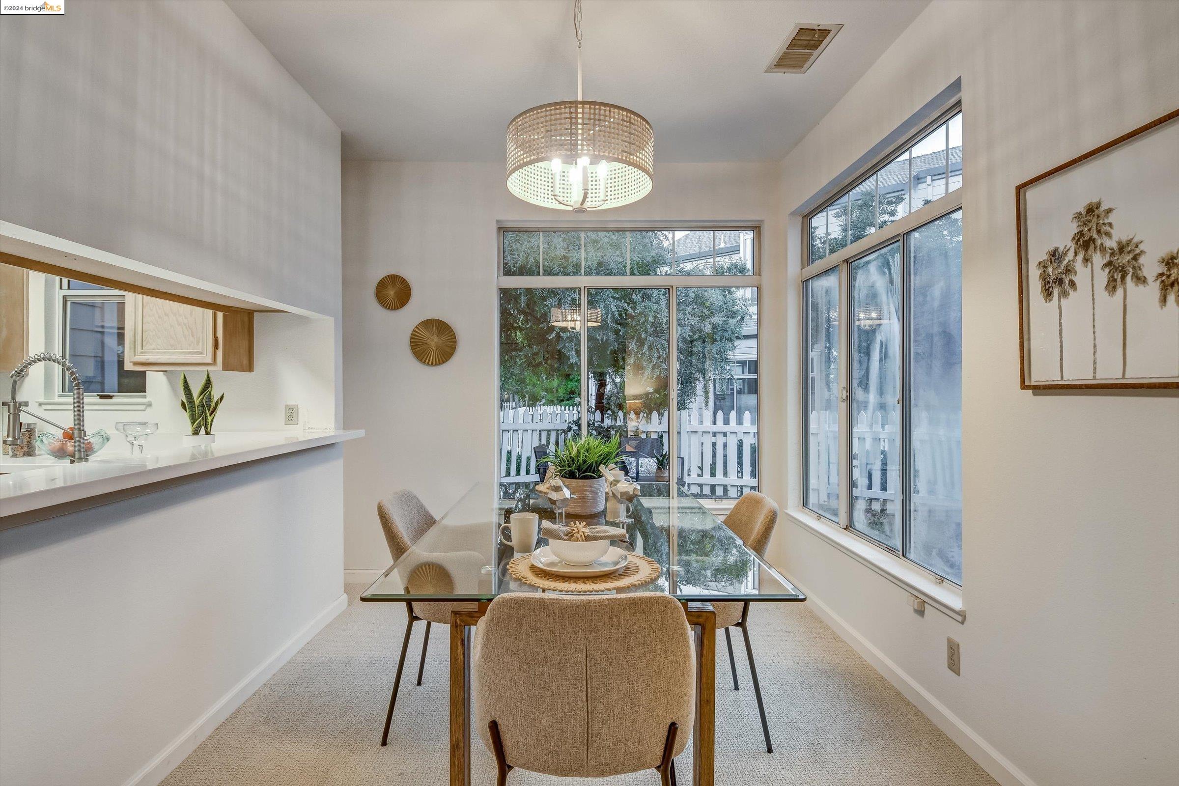 319 Commodore Dr