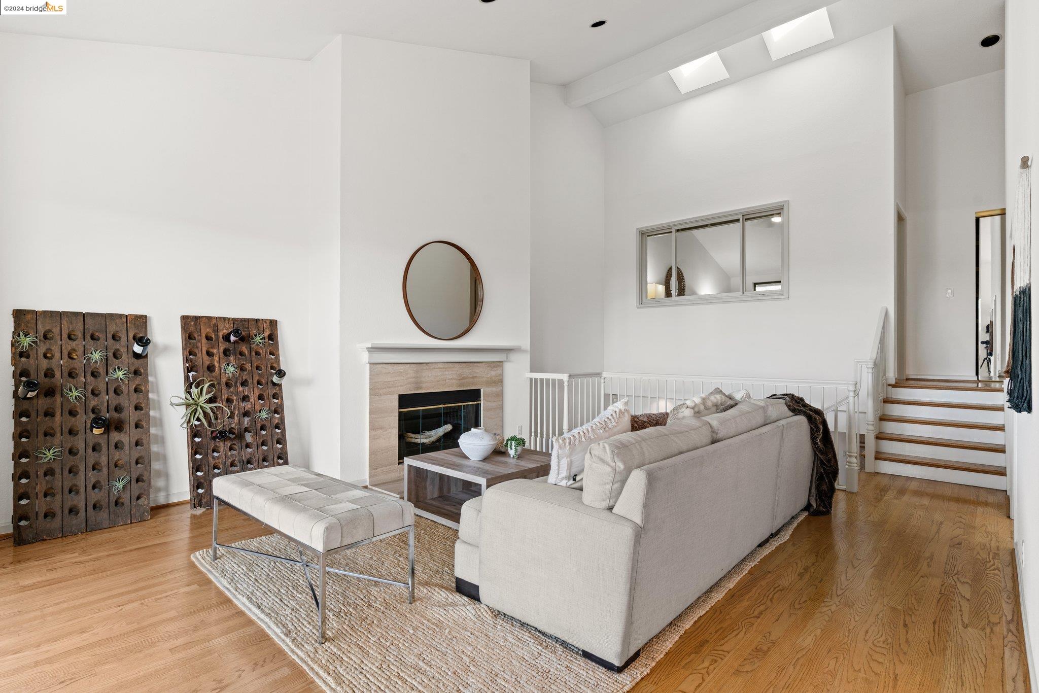 7 Windward Hl