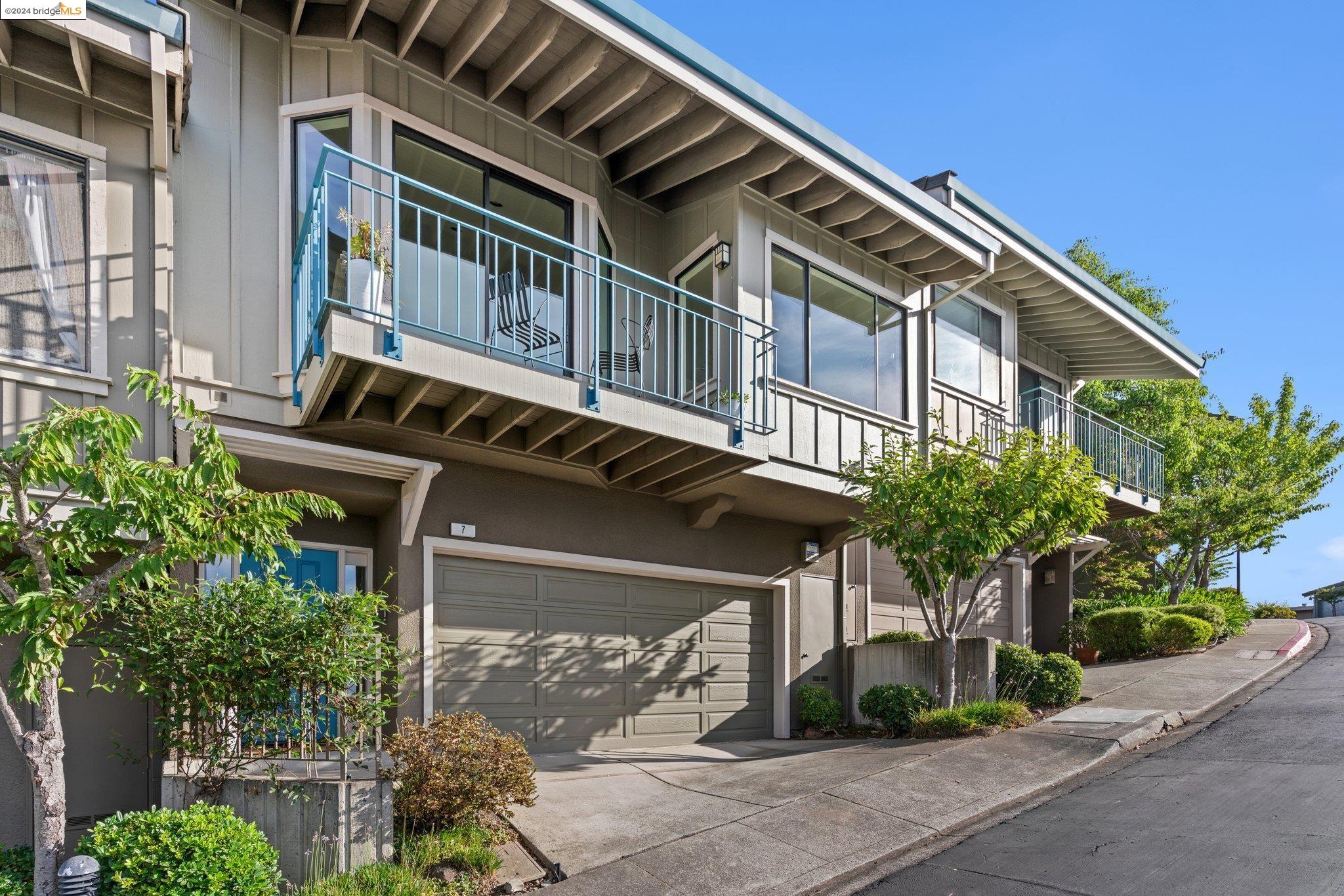 7 Windward Hl