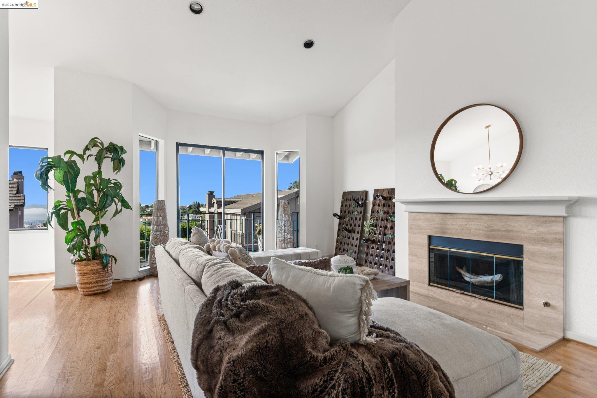7 Windward Hl