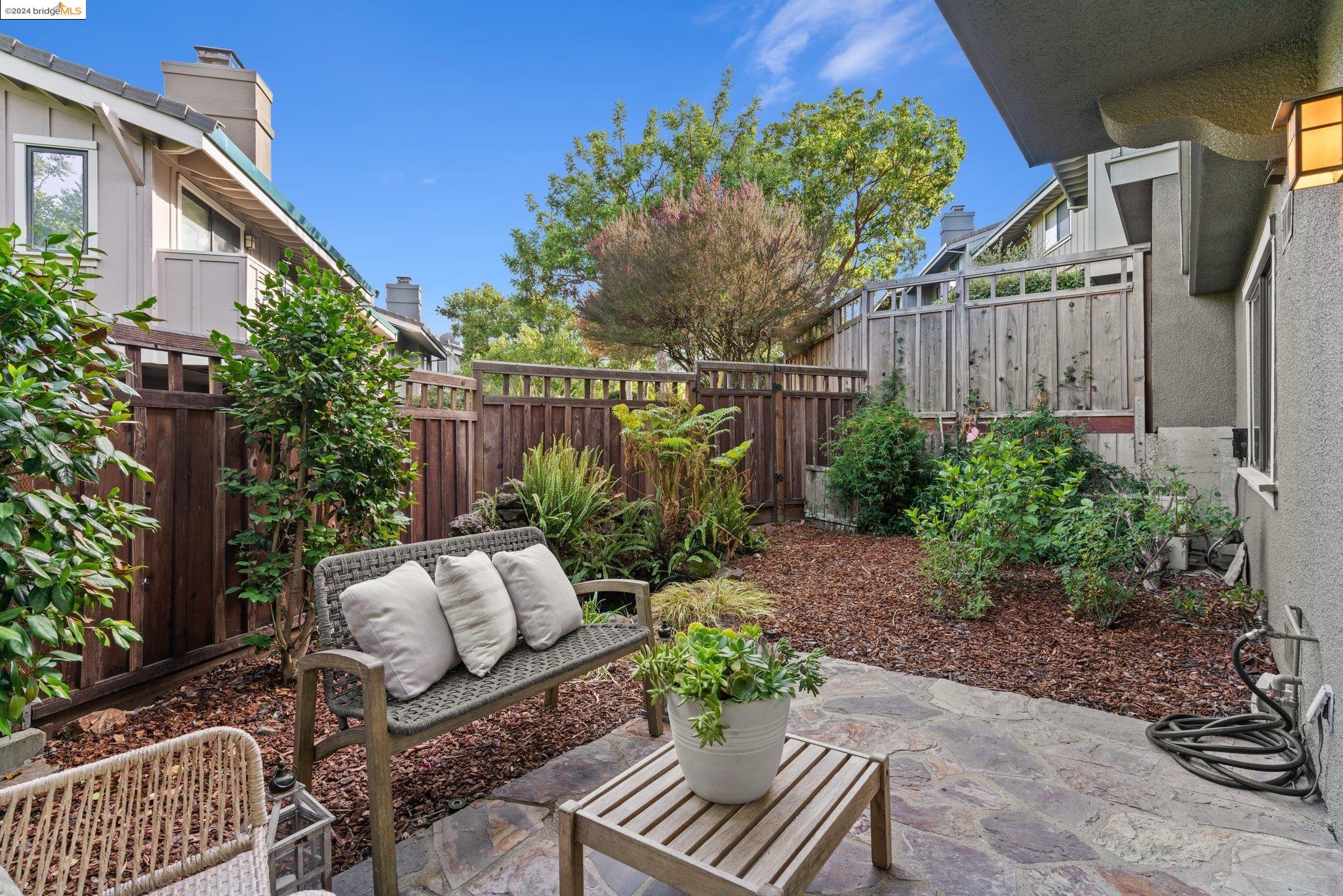 7 Windward Hl