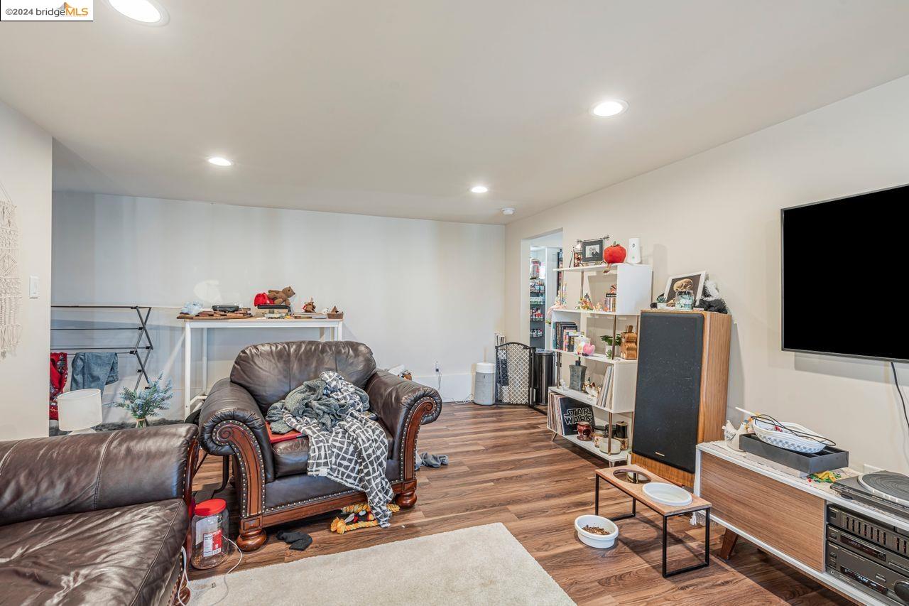 6000 Bayview Ave