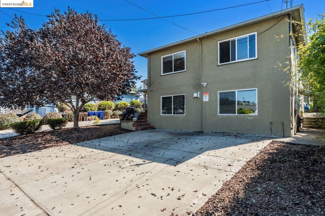 6000 Bayview Ave
