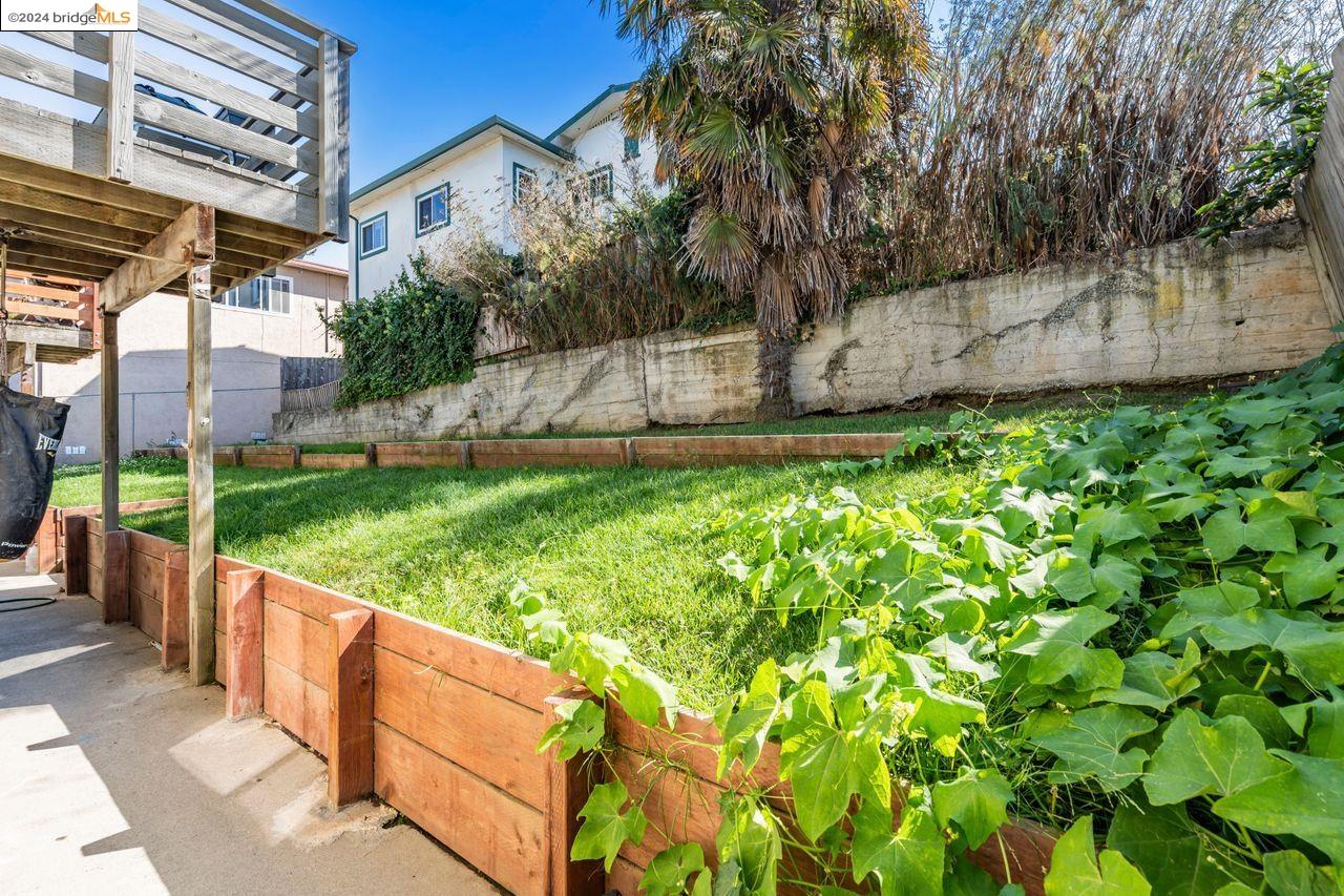 6000 Bayview Ave