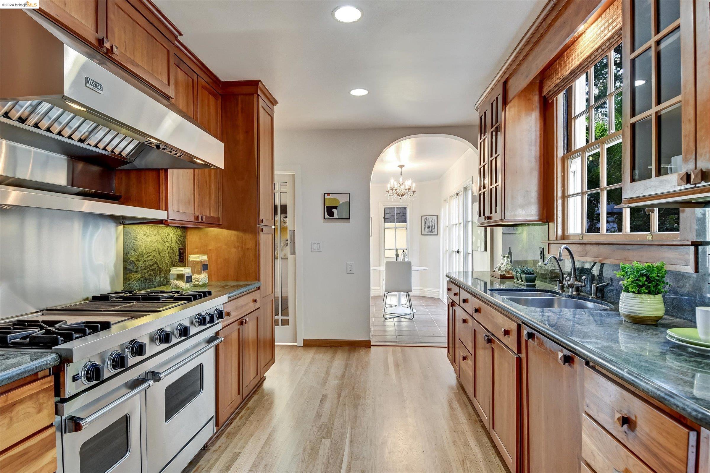 1006 Sunnyhills Rd