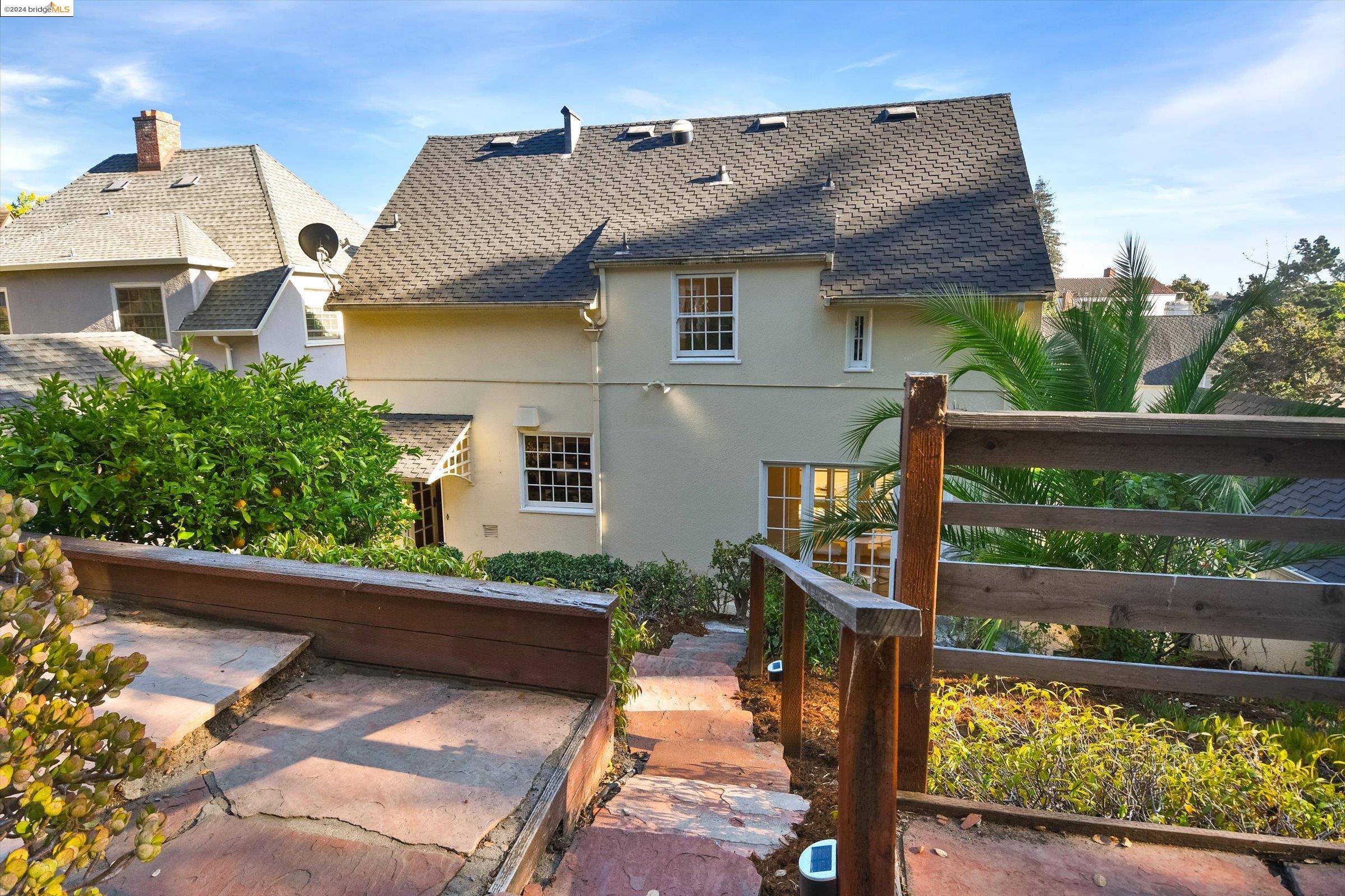 1006 Sunnyhills Rd