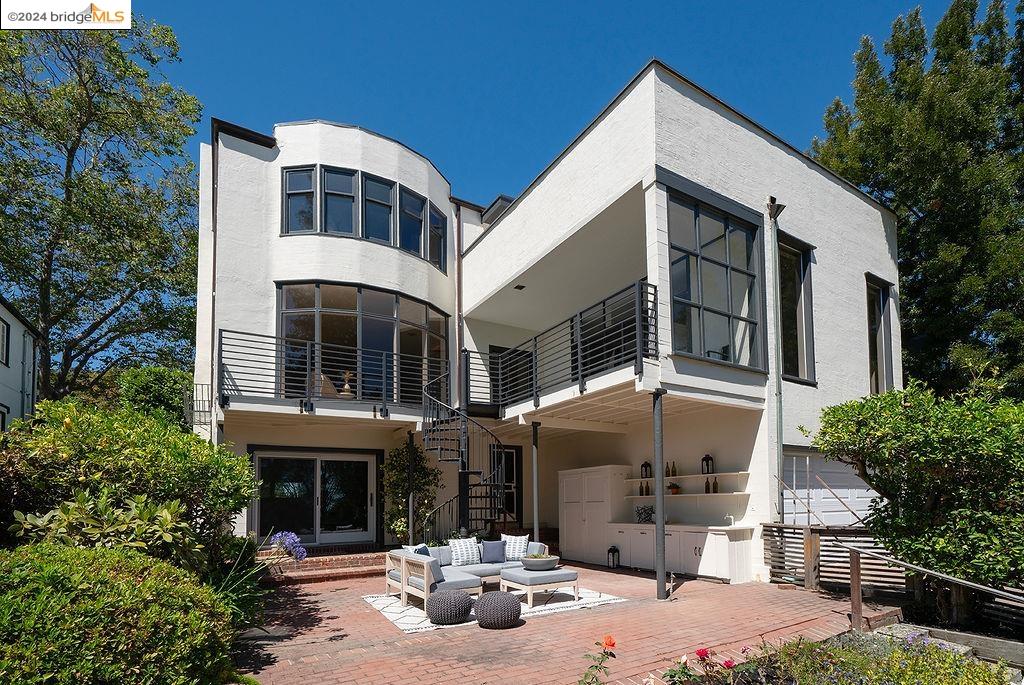 116 La Salle Ave