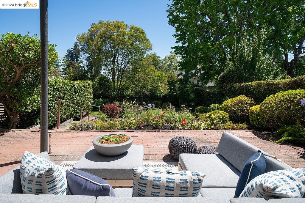 116 La Salle Ave