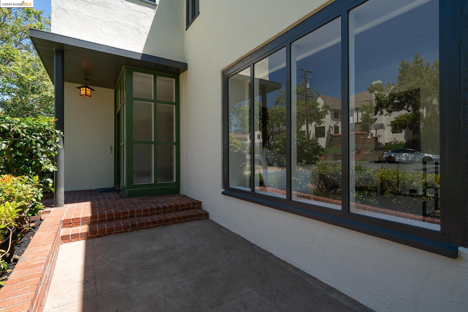 116 La Salle Ave