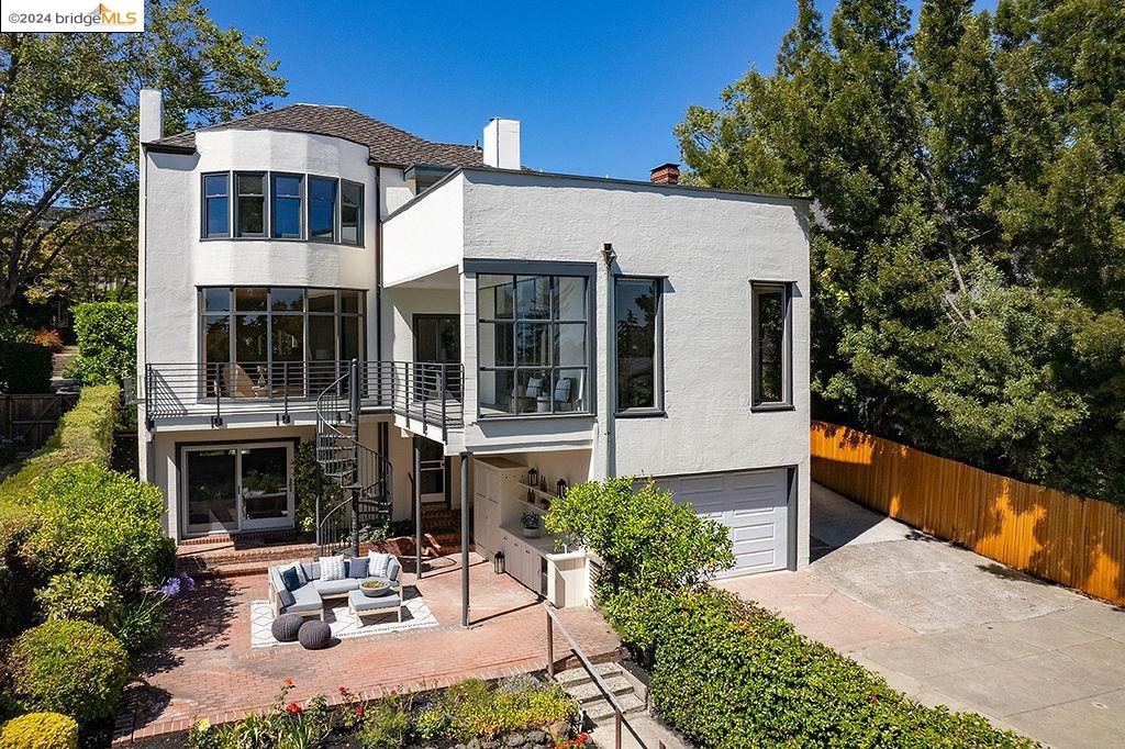 116 La Salle Ave