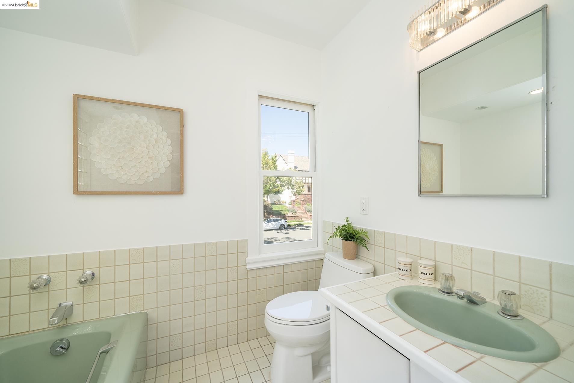 116 La Salle Ave