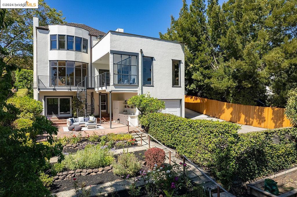 116 La Salle Ave