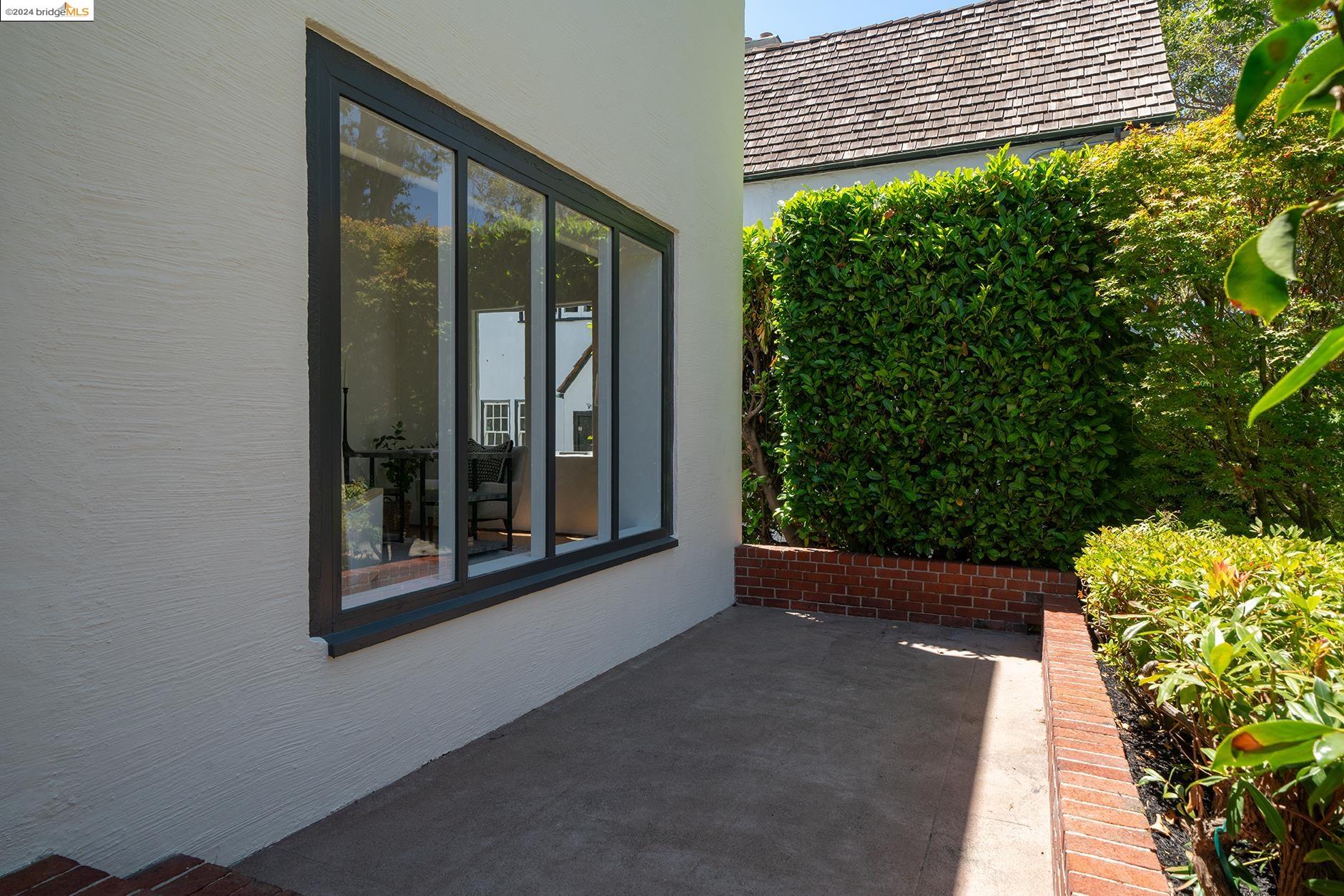 116 La Salle Ave