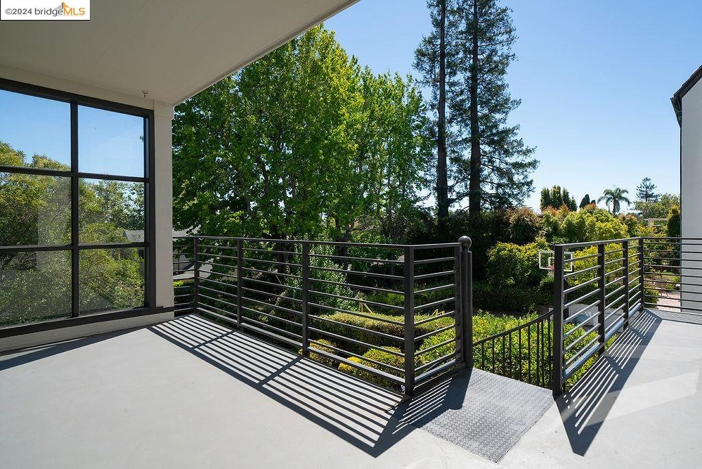 116 La Salle Ave