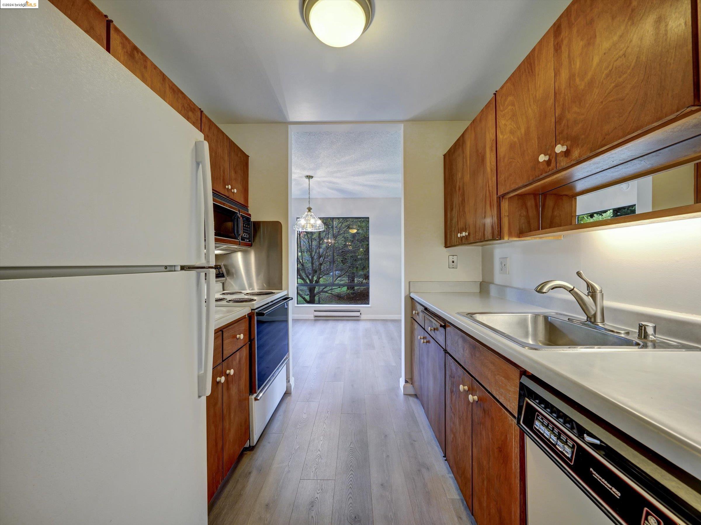 6 Commodore Dr # C243