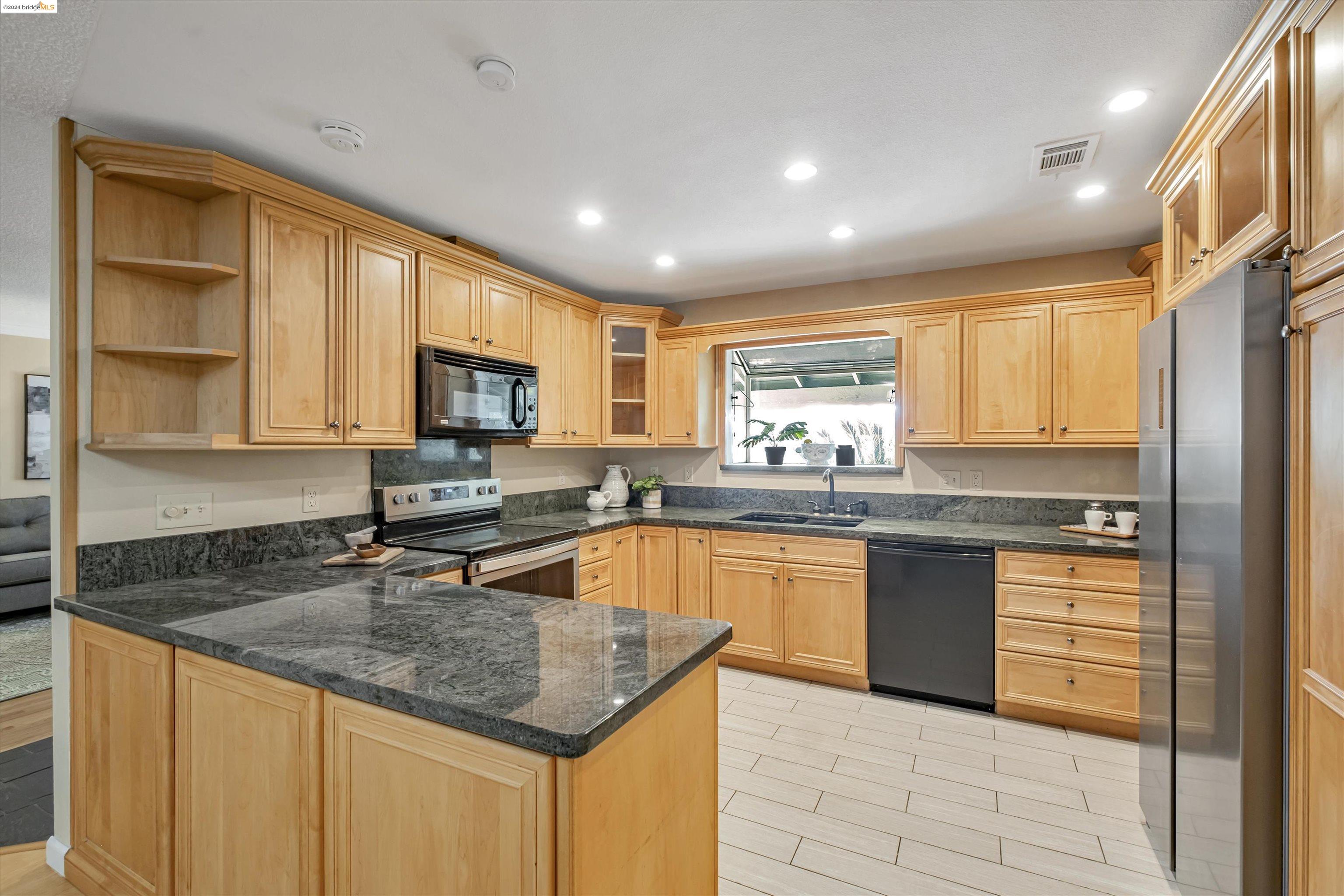 6419 Jasmine Ave