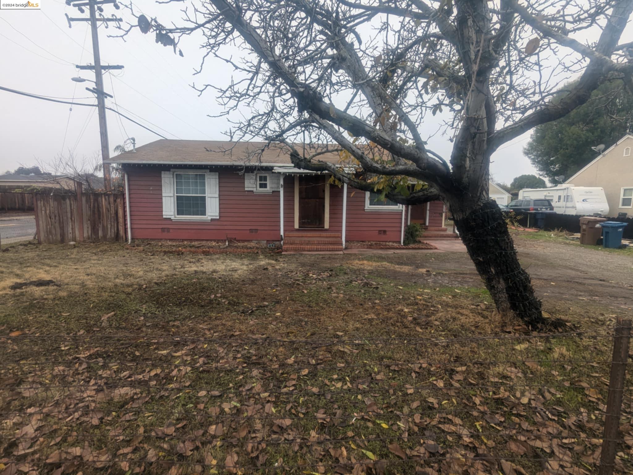 220 E Tregallas Rd