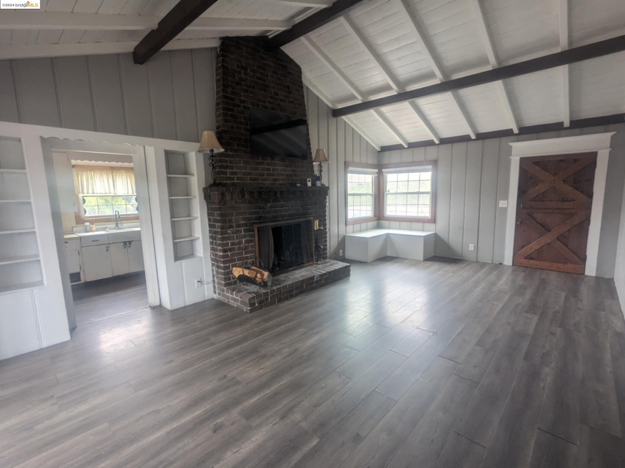 220 E Tregallas Rd