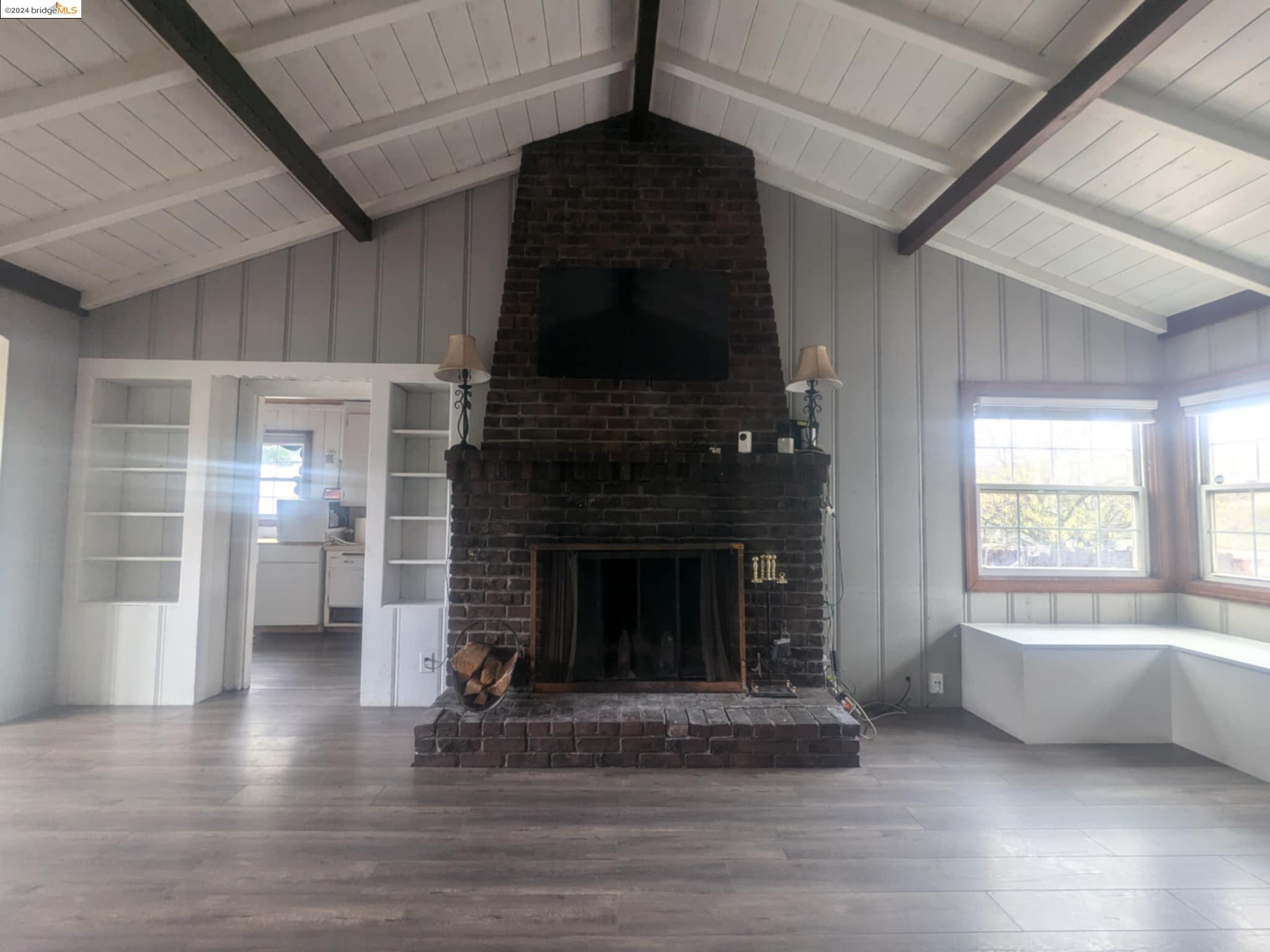 220 E Tregallas Rd