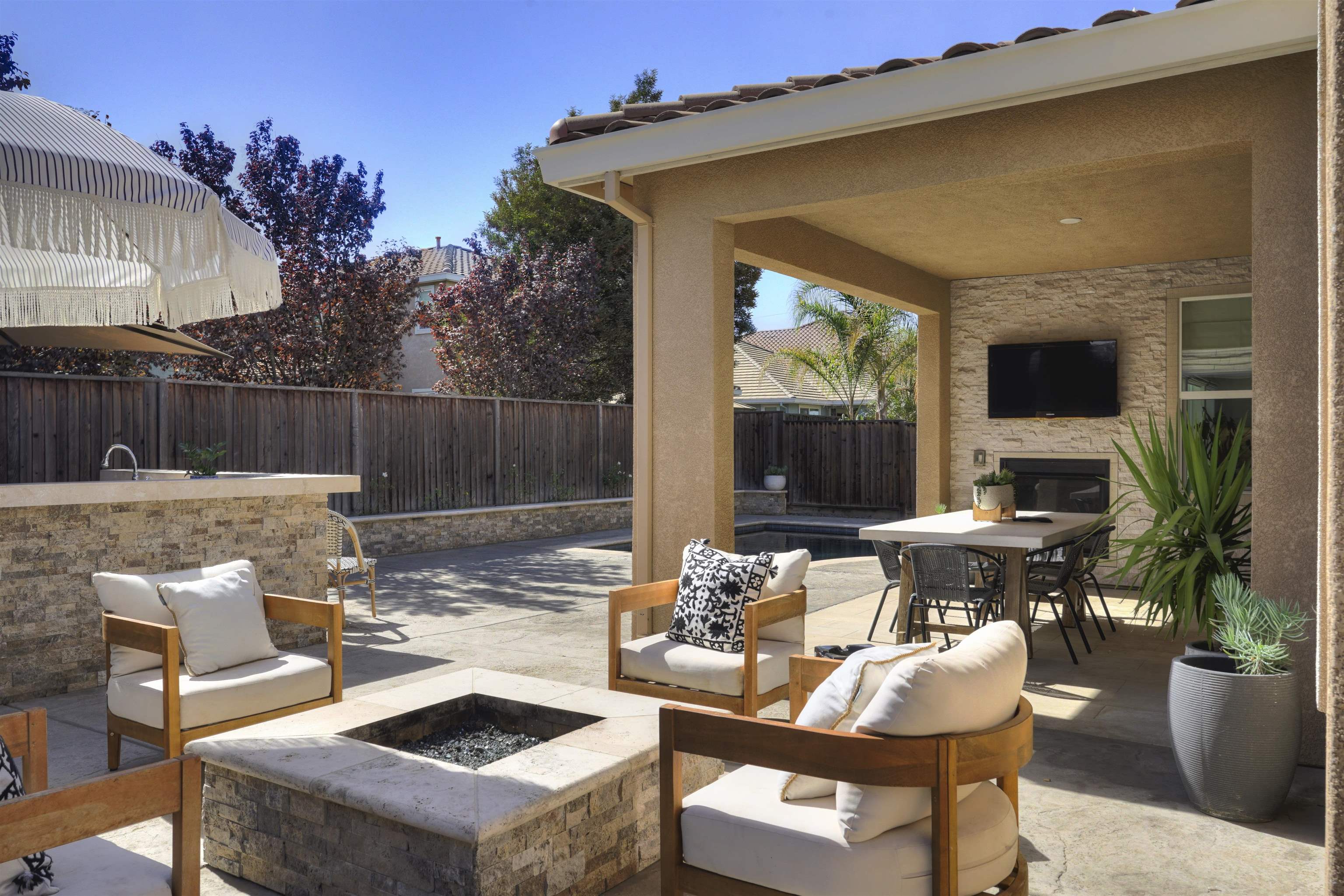 8422 Pinehollow Cir