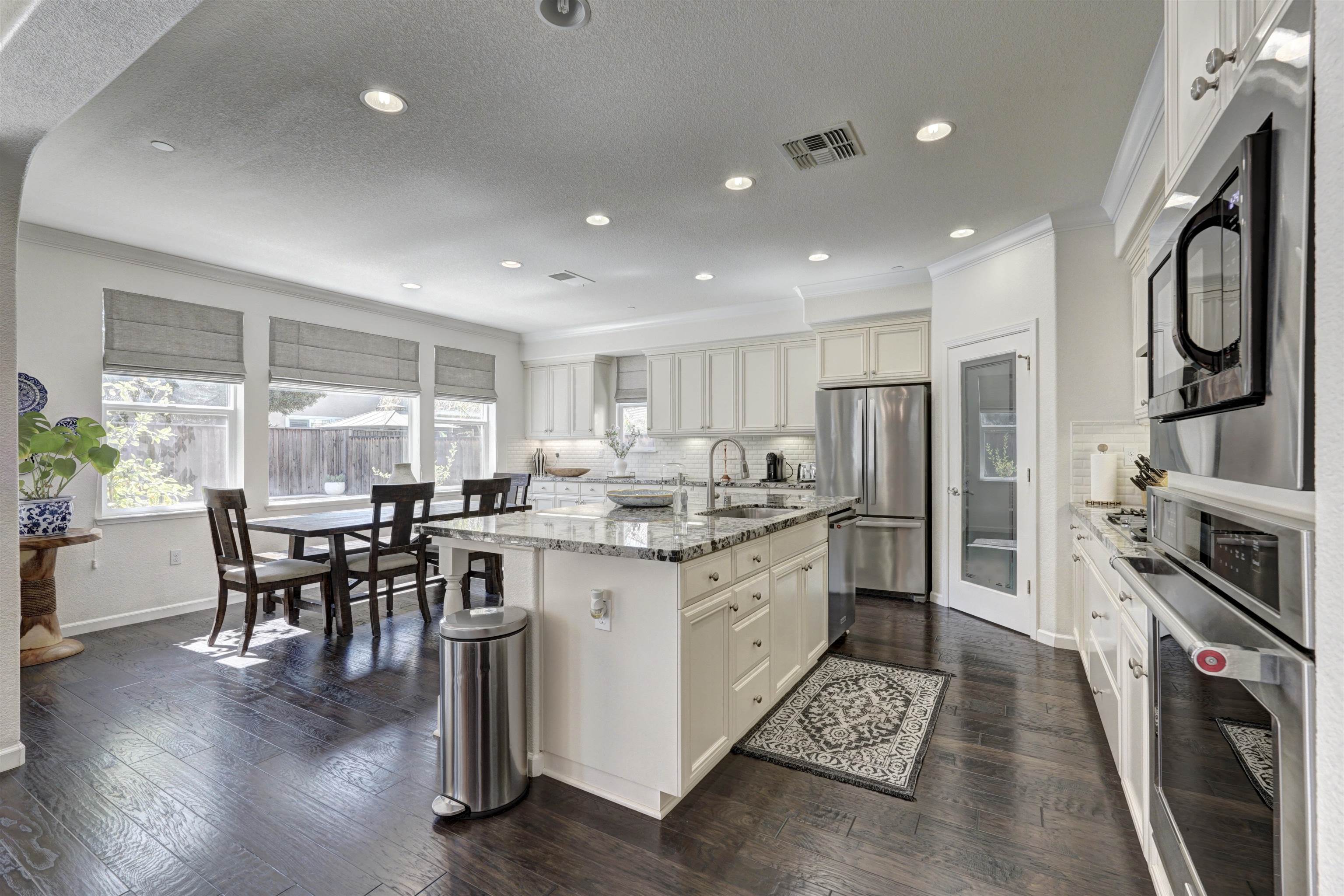 8422 Pinehollow Cir