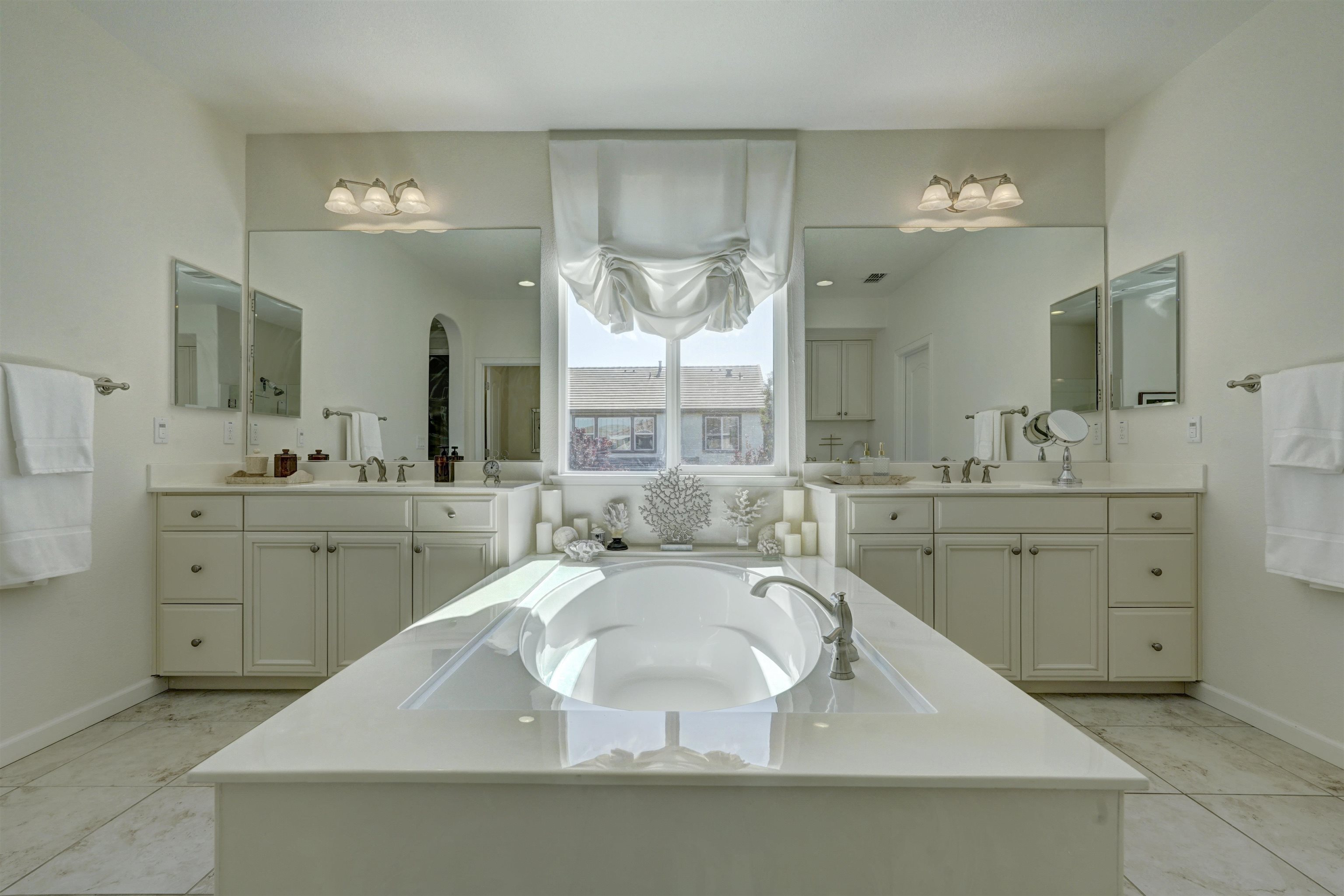 8422 Pinehollow Cir