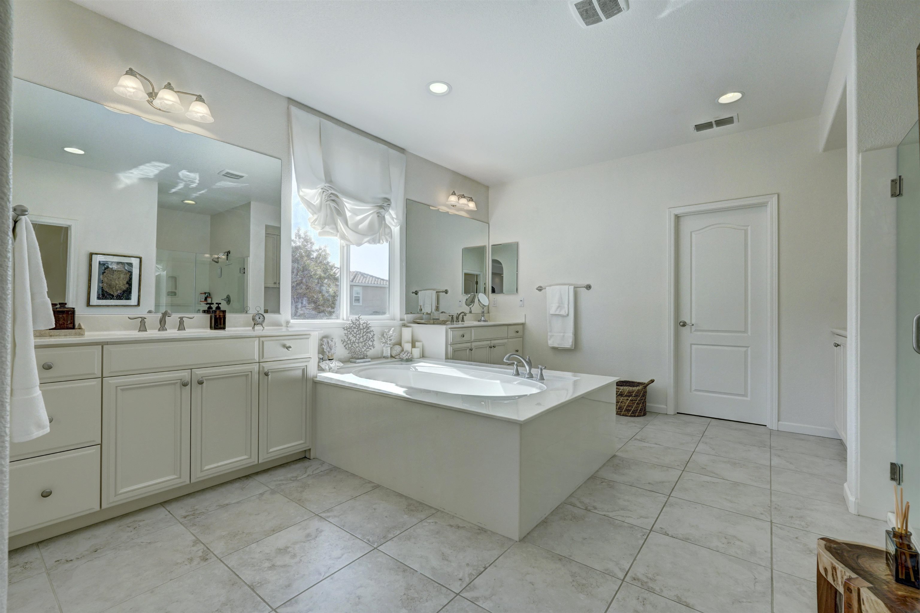 8422 Pinehollow Cir