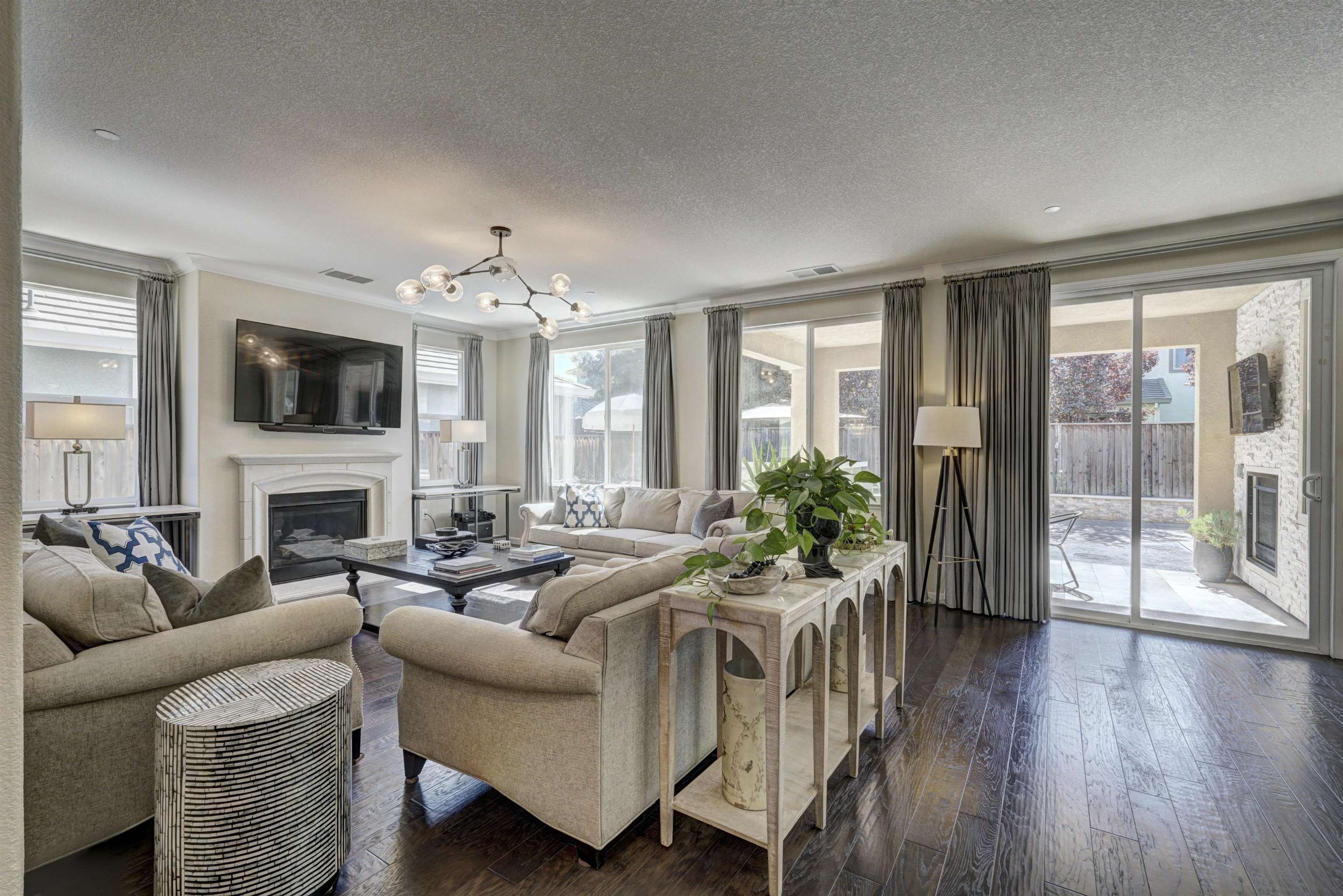 8422 Pinehollow Cir