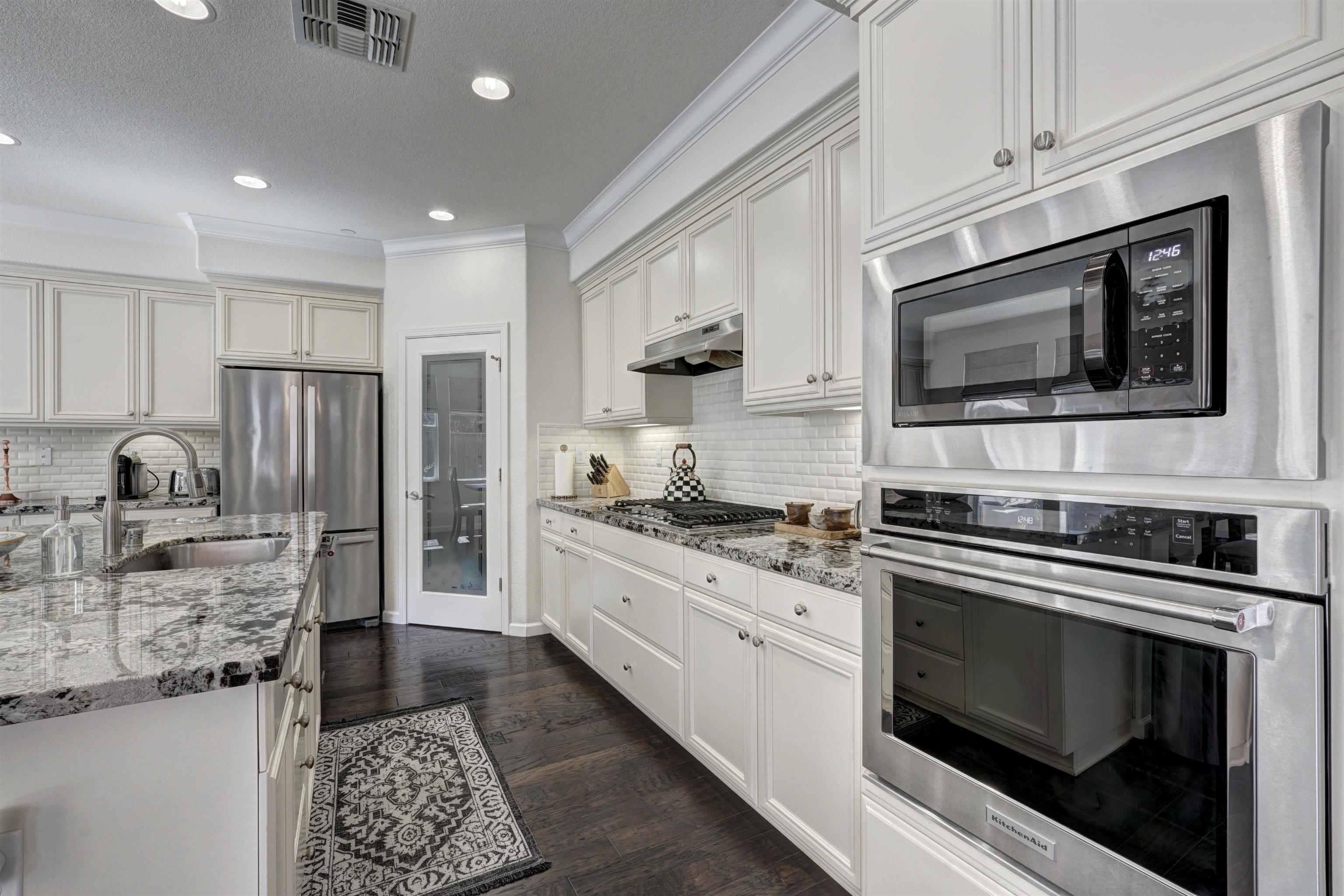 8422 Pinehollow Cir