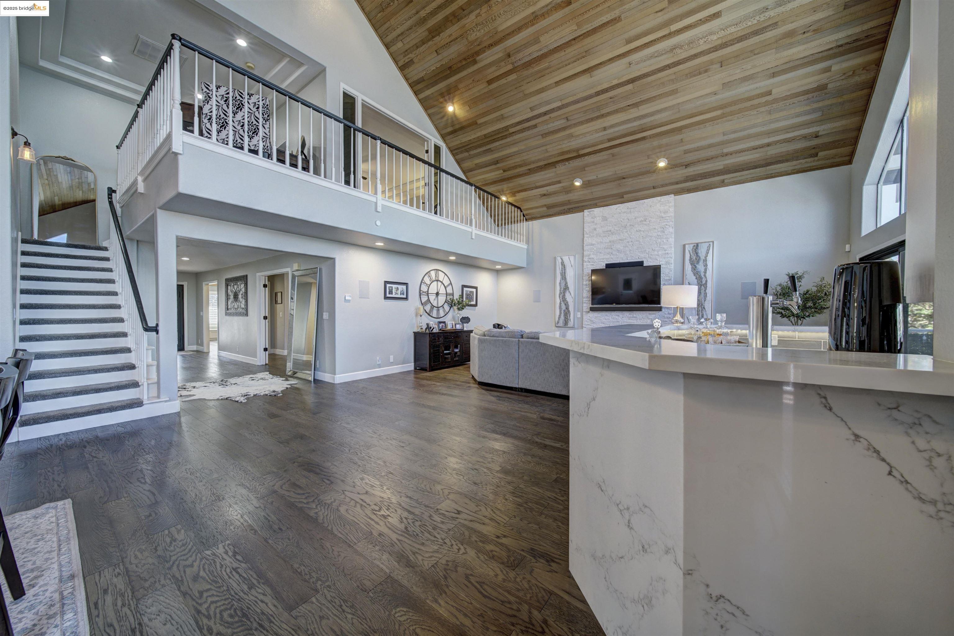 2105 Cypress Pt