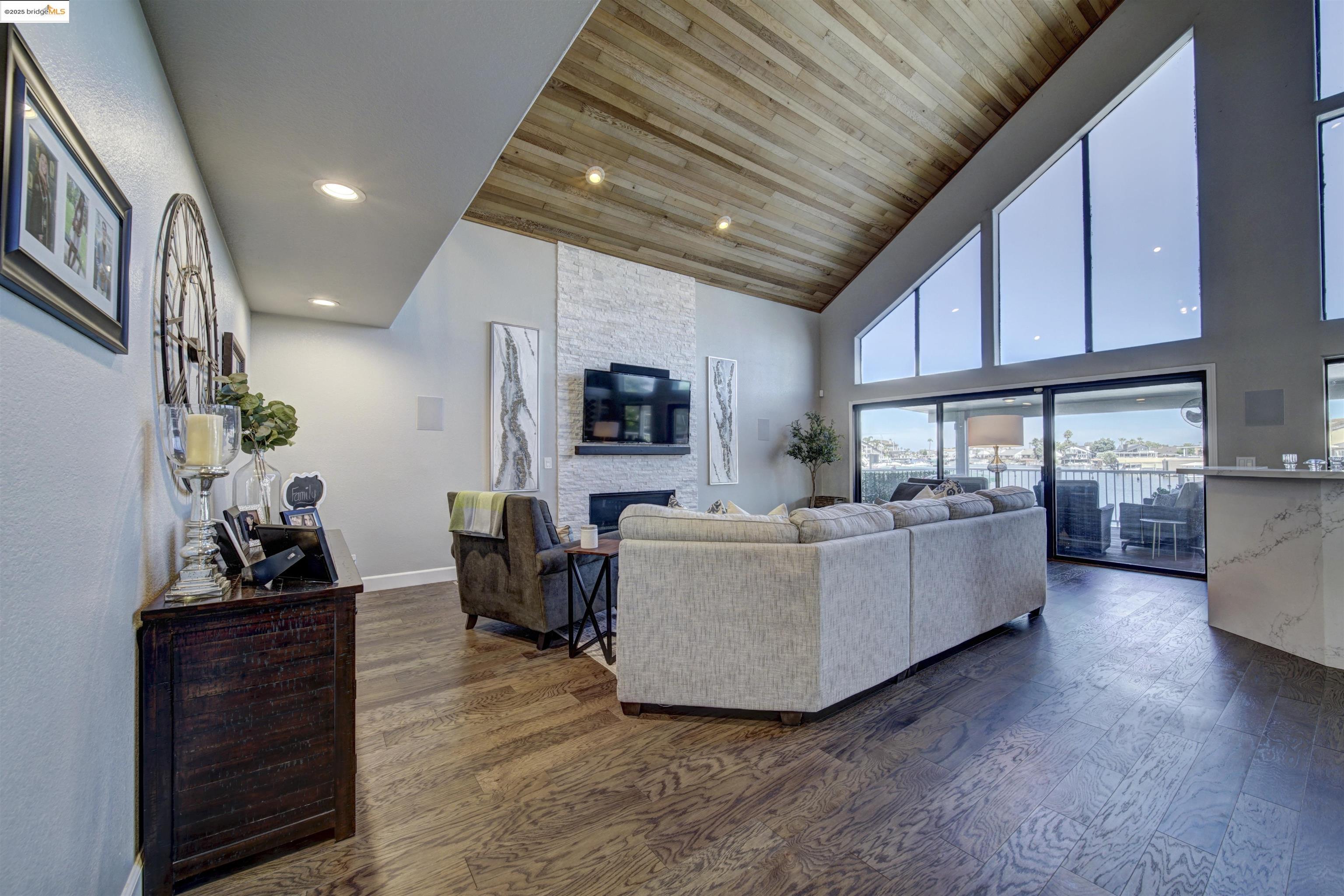 2105 Cypress Pt