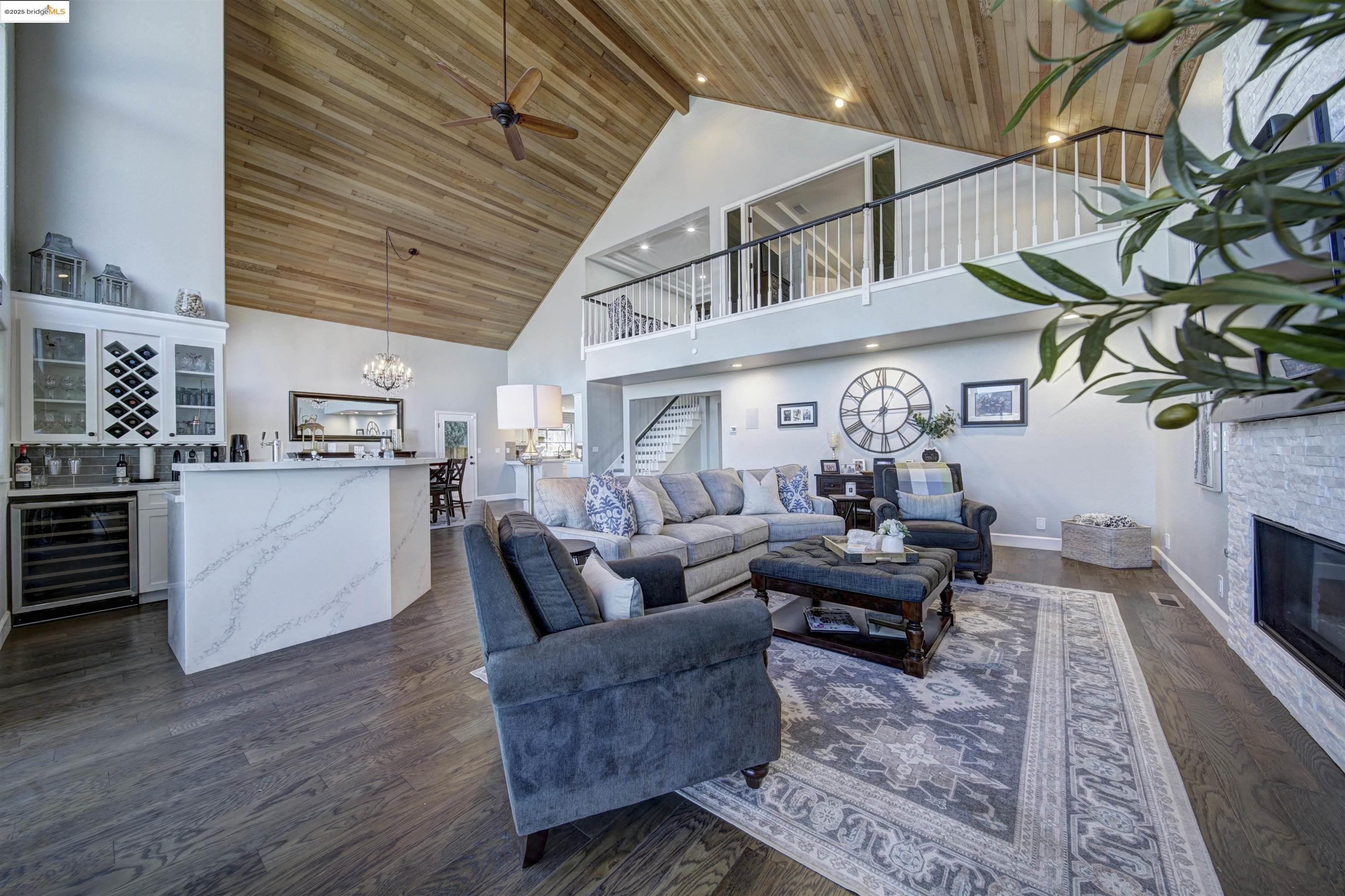 2105 Cypress Pt