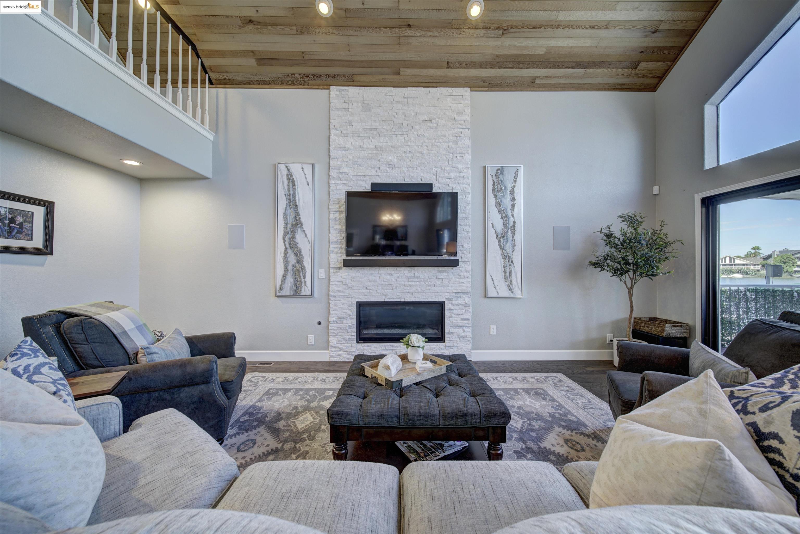 2105 Cypress Pt