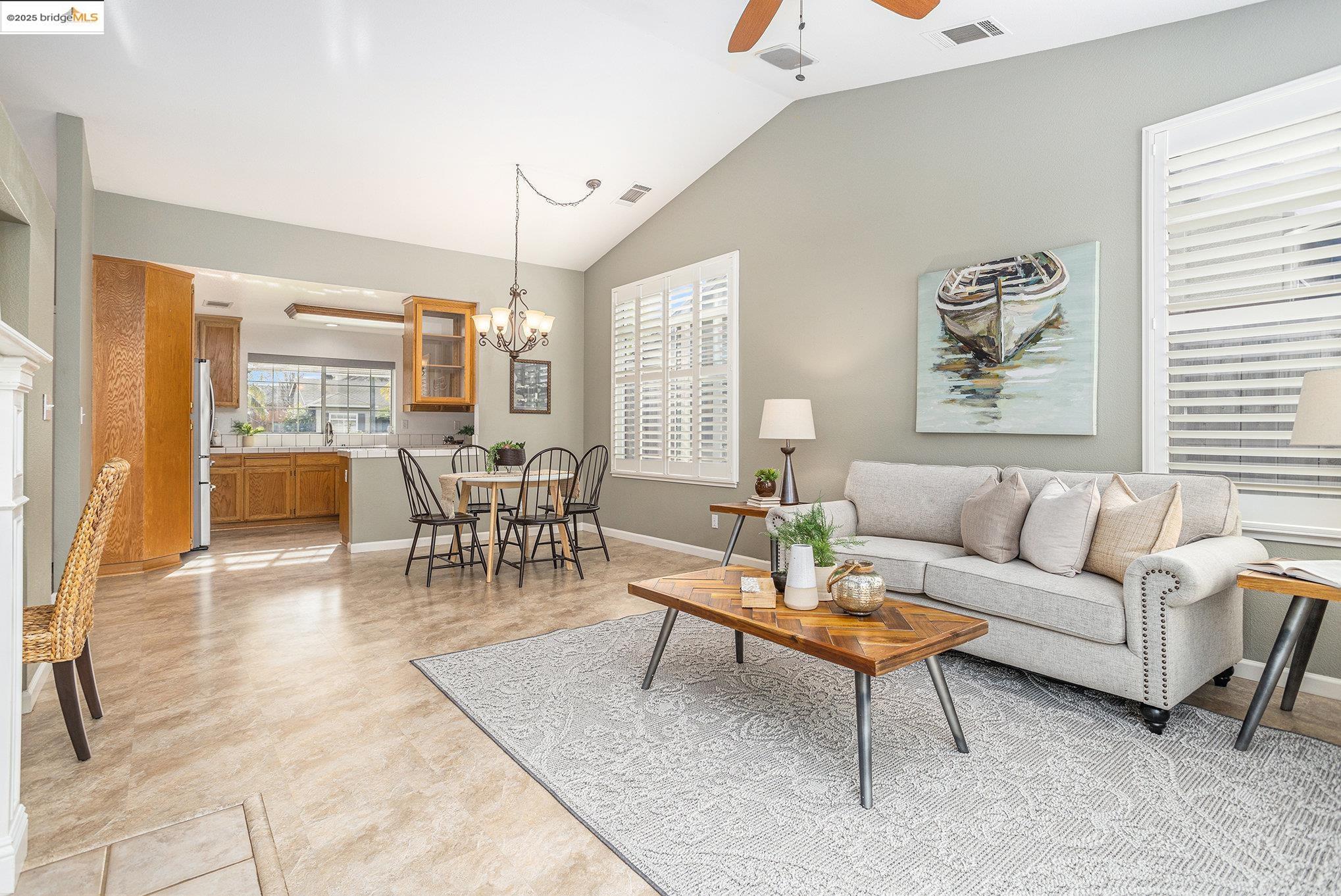 4695 La Vista Dr