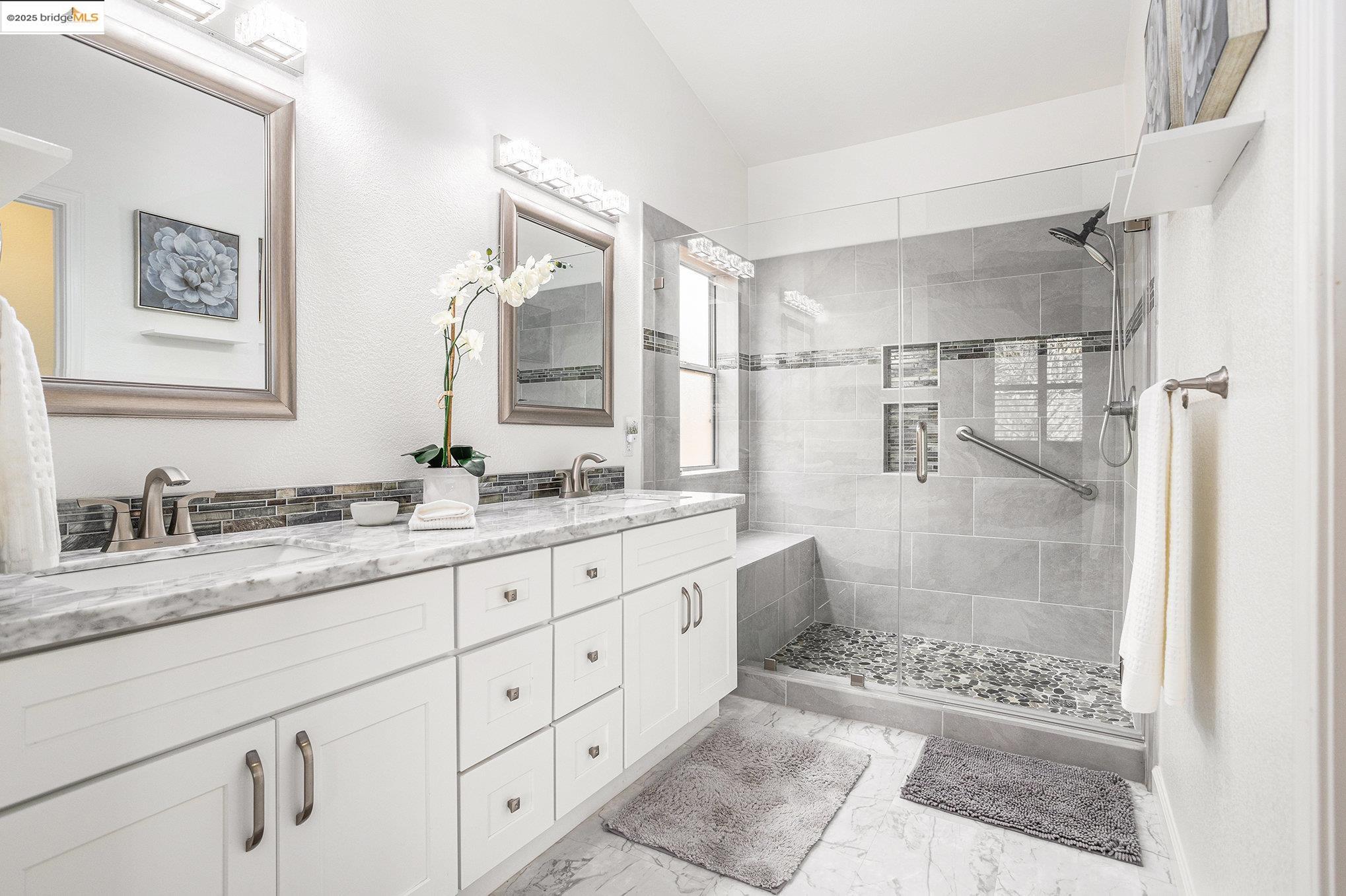 4695 La Vista Dr