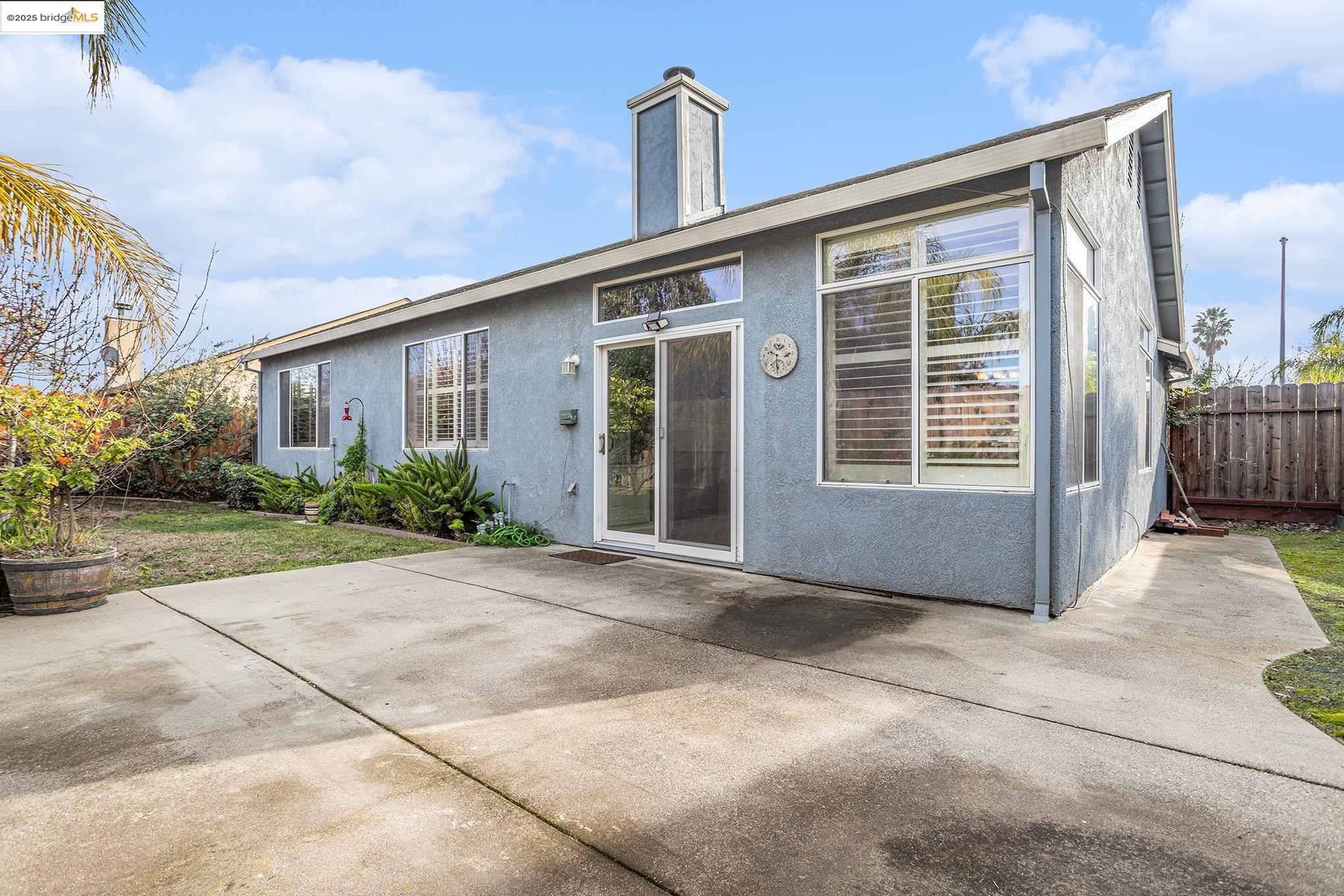 4695 La Vista Dr
