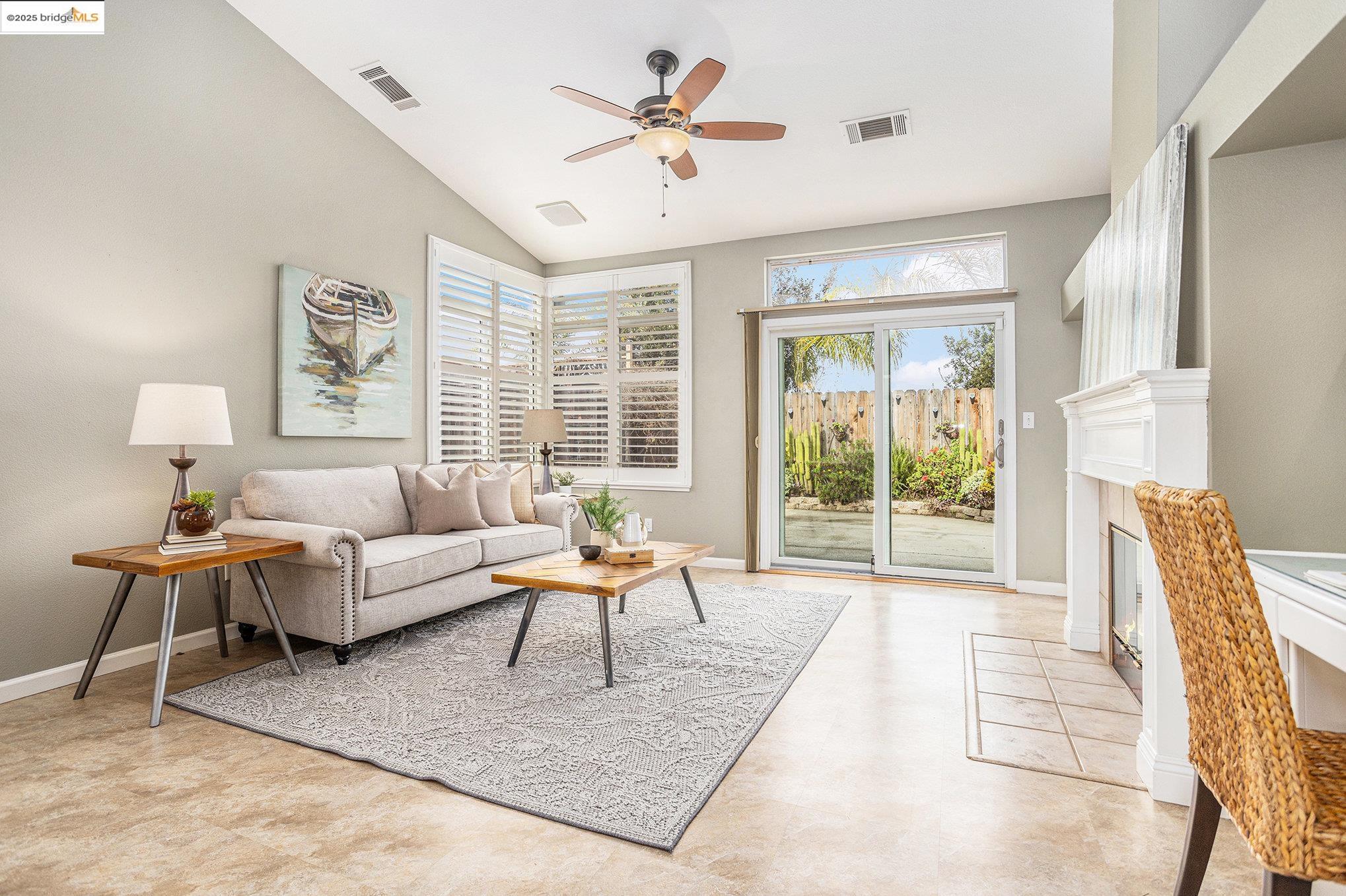 4695 La Vista Dr